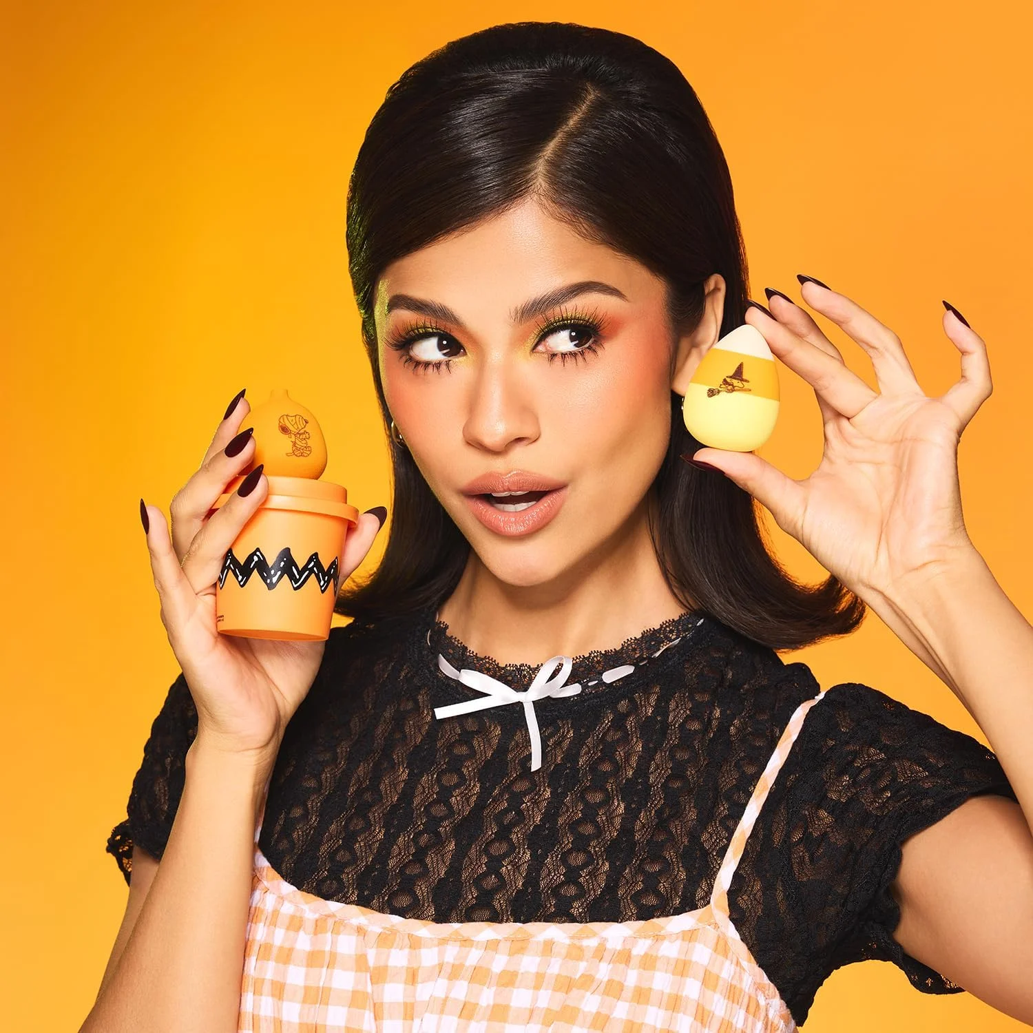 مجموعه اسفنج آرایشی کدو تنبل هالووین Peanuts از Profusion Cosmetics به همراه نگهدارنده، ابزاری چند منظوره برای استفاده آسان از آرایش و دستیابی به ترکیبی ایده آل