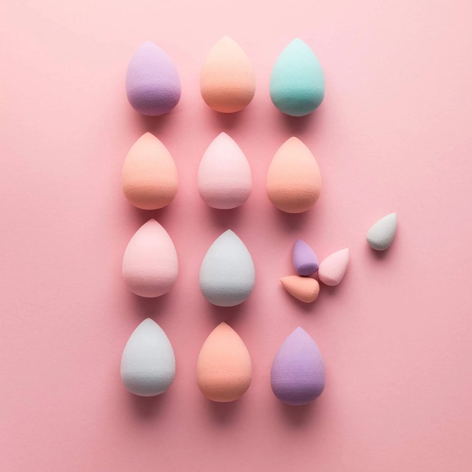 اسفنج آرایشی اشکی T4B ILU برای کرم پودر، کانسیلر و پودر - فیروزه ای اسفنج آرایشی اشکی T4B ILU برای کرم پودر، کانسیلر و پودر - فیروزه ای