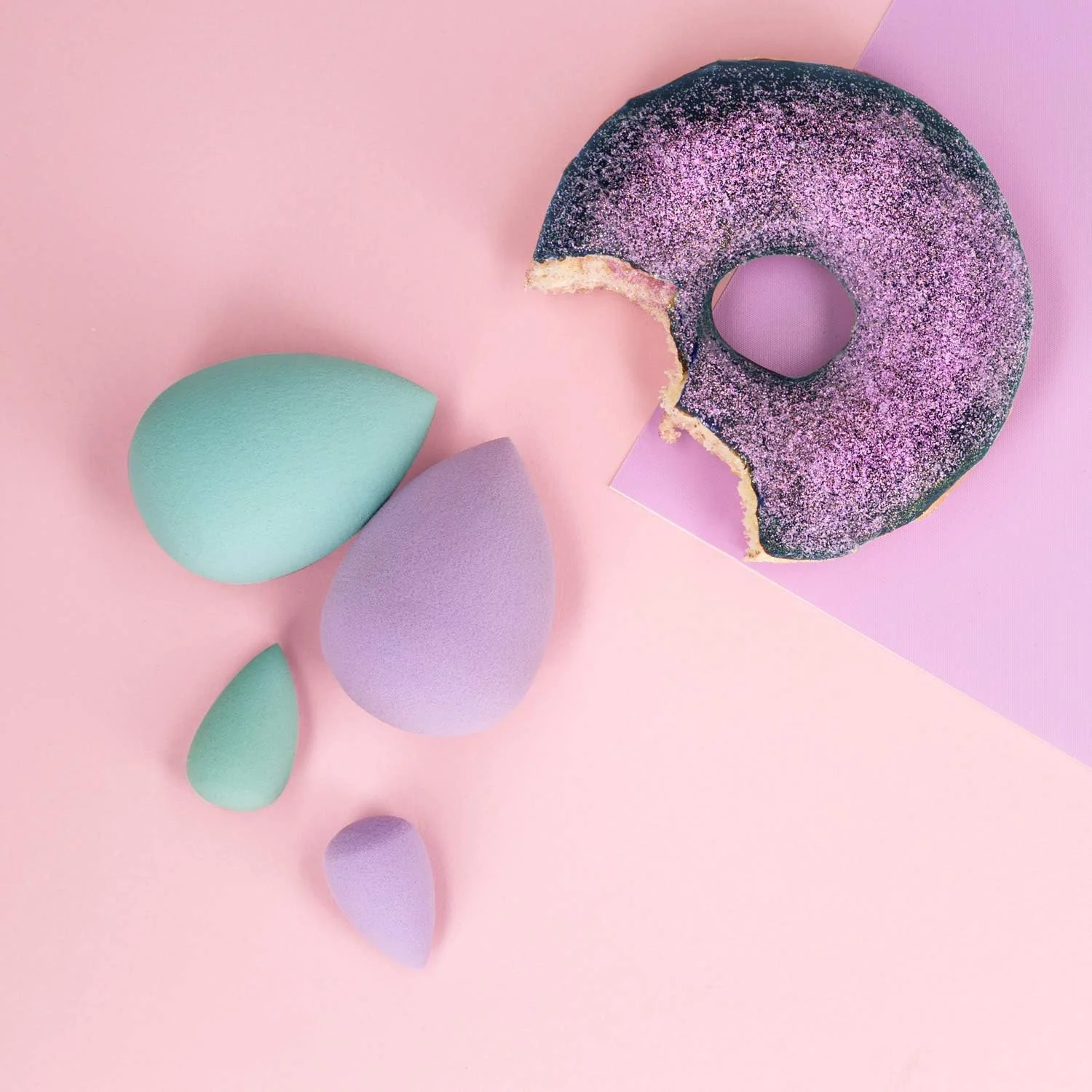 اسفنج آرایشی اشکی T4B ILU برای کرم پودر، کانسیلر و پودر - فیروزه ای اسفنج آرایشی اشکی T4B ILU برای کرم پودر، کانسیلر و پودر - فیروزه ای