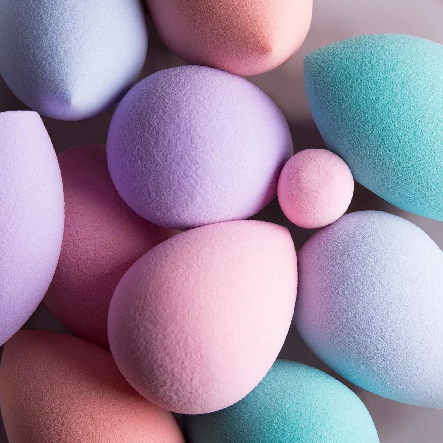 اسفنج آرایشی اشکی T4B ILU برای کرم پودر، کانسیلر و پودر - فیروزه ای اسفنج آرایشی اشکی T4B ILU برای کرم پودر، کانسیلر و پودر - فیروزه ای