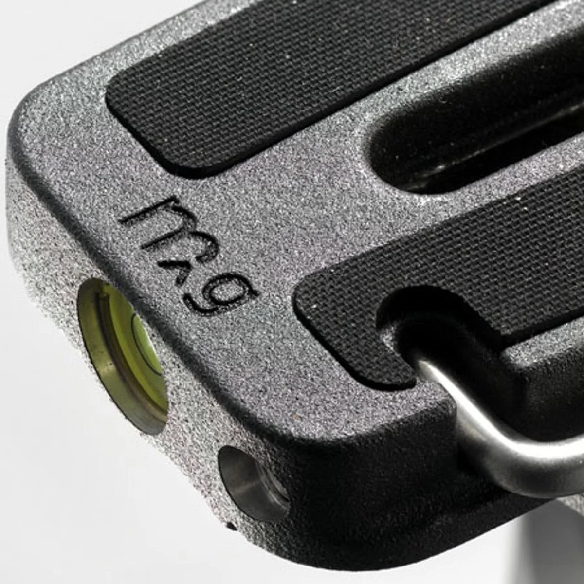 براکت L شکل مانفروتو MS050M4-Q2 برای دوربین، ساختار منیزیمی، برای عکاسی حرفه ای، سازگار با اکثر دوربین های سیستم کامپکت، DSLR، بدون آینه براکت L شکل مانفروتو MS050M4-Q2 برای دوربین، ساختار منیزیمی، برای عکاسی حرفه ای، سازگار با اکثر دوربین های سیستم کامپکت، DSLR، بدون آینه