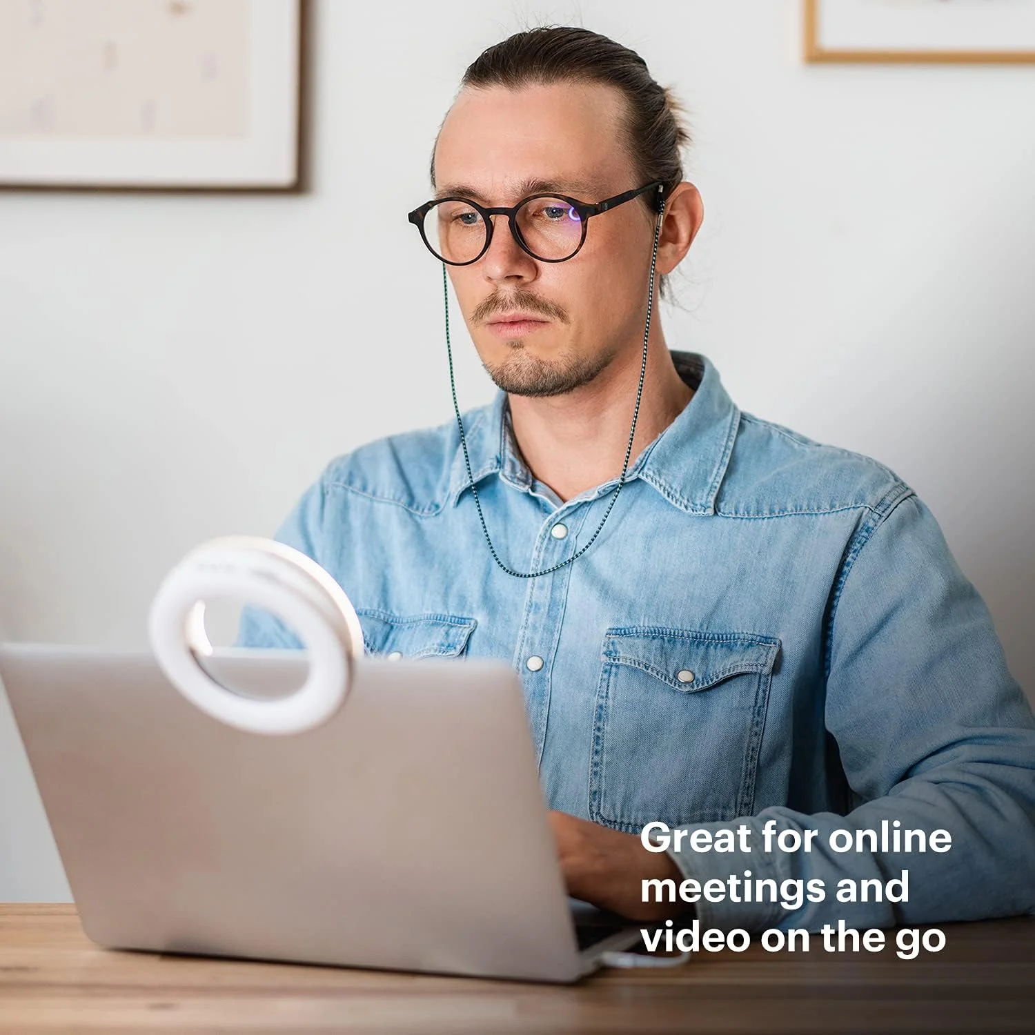 نور حلقه ای ال ای دی کوچک KODAK RM001 برای تلفن های هوشمند و لپ تاپ، 4 اینچ نور حلقه ای ال ای دی کوچک KODAK RM001 برای تلفن های هوشمند و لپ تاپ، 4 اینچ