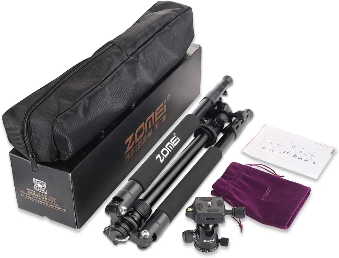 سه پایه آلومینیومی مسافرتی سبک Zomei Q555 برای دوربین های DSLR نیکون سونی کانن به همراه کیف حمل (مشکی) و هد توپی سه پایه آلومینیومی مسافرتی سبک Zomei Q555 برای دوربین های DSLR نیکون سونی کانن به همراه کیف حمل (مشکی) و هد توپی