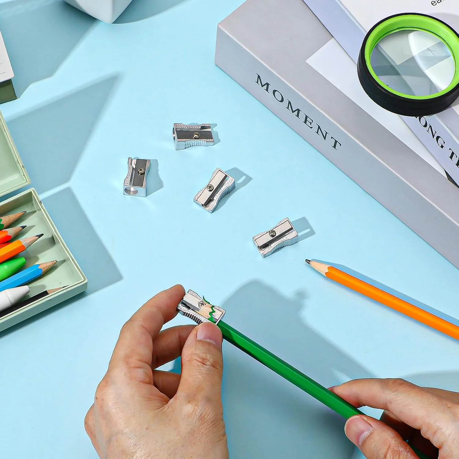 بسته 24 عددی تراش فلزی مداد، تراش دستی تک سوراخه، تراش کوچک دستی آلیاژ آلومینیوم برای تراشیدن مداد برای لوازم کلاس های هنری مدارس و ادارات بسته 24 عددی تراش فلزی مداد، تراش دستی تک سوراخه، تراش کوچک دستی آلیاژ آلومینیوم برای تراشیدن مداد برای لوازم کلاس های هنری مدارس و ادارات