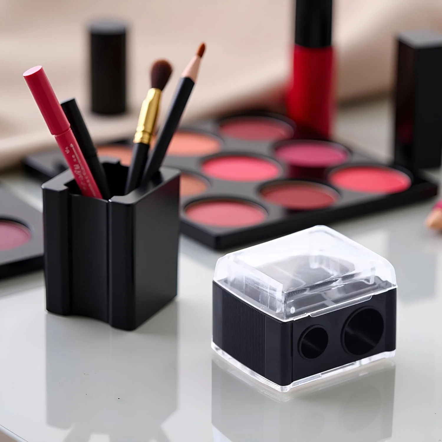 تراش آرایشی مشکی، تراش دو سوراخه مداد چشم با درپوش، مداد تراش مکانیکی لوازم آرایشی چشم برای مداد چشم و لب تراش آرایشی مشکی، تراش دو سوراخه مداد چشم با درپوش، مداد تراش مکانیکی لوازم آرایشی چشم برای مداد چشم و لب