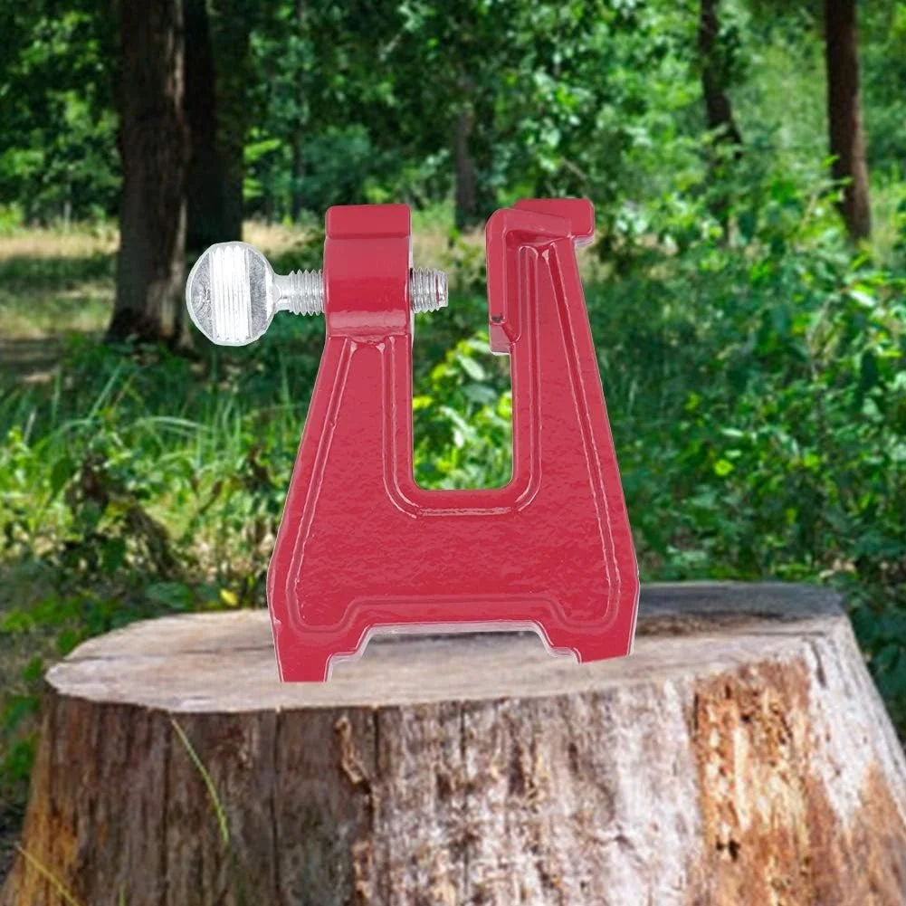 سوهان گیر اره زنجیری، کنده اره زنجیری، برش درخت در فضای باز با اره زنجیری برای تیز کردن اره زنجیری