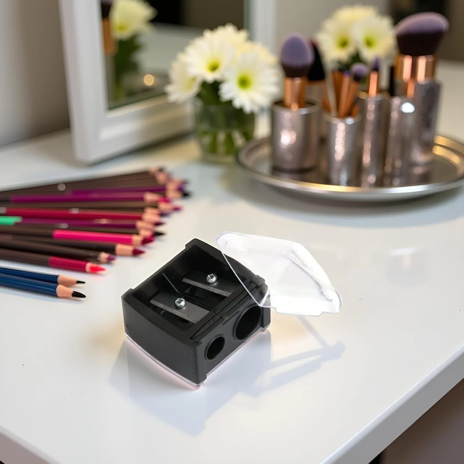 تراش مشکی مداد ابرو و خط چشم، دو سوراخه با درپوش، تمیز کردن آسان، تراش آرایشی مناسب مسافرت، تراش مداد آرایشی، لوازم آرایشی تراش مشکی مداد ابرو و خط چشم، دو سوراخه با درپوش، تمیز کردن آسان، تراش آرایشی مناسب مسافرت، تراش مداد آرایشی، لوازم آرایشی