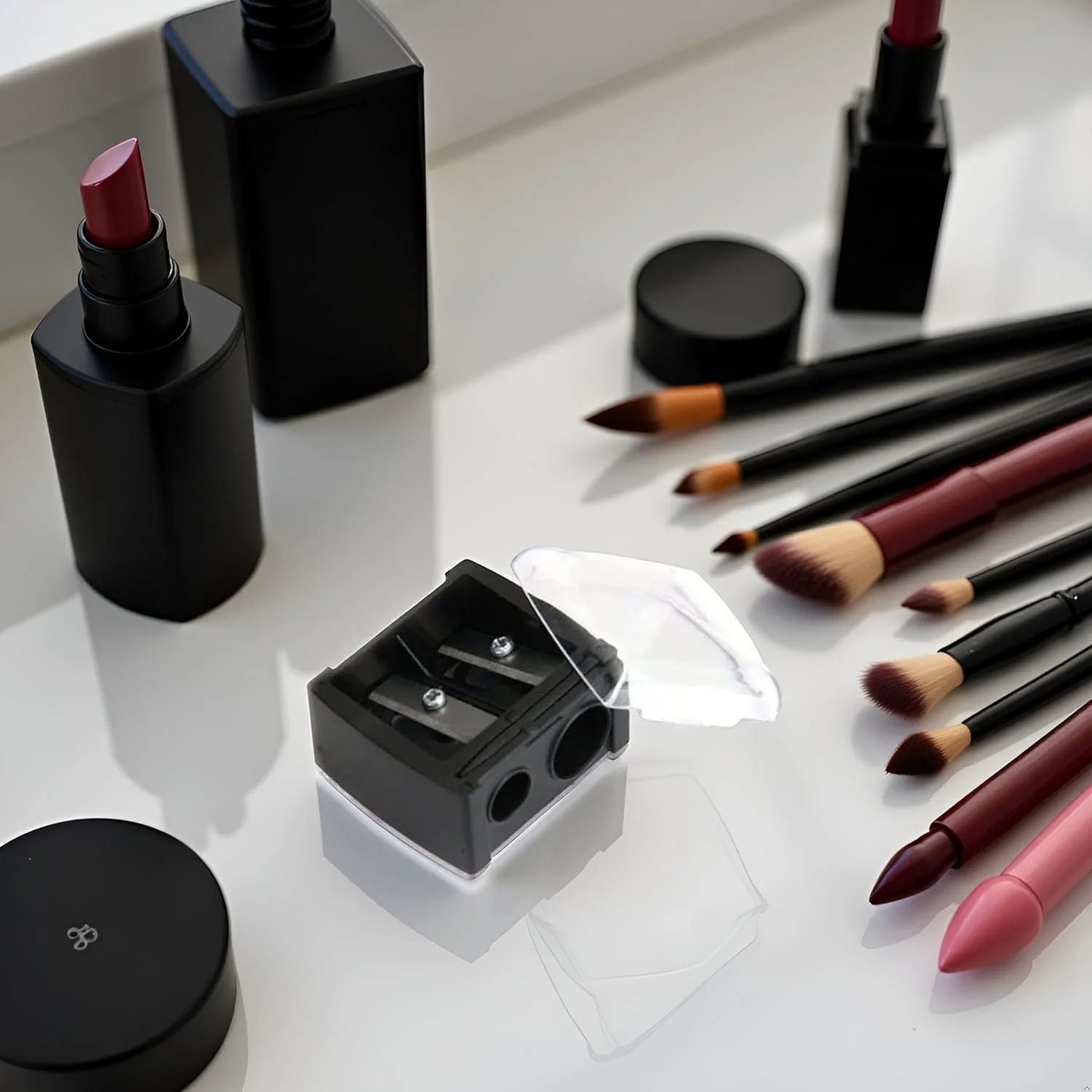 تراش مشکی مداد ابرو و خط چشم، دو سوراخه با درپوش، تمیز کردن آسان، تراش آرایشی مناسب مسافرت، تراش مداد آرایشی، لوازم آرایشی تراش مشکی مداد ابرو و خط چشم، دو سوراخه با درپوش، تمیز کردن آسان، تراش آرایشی مناسب مسافرت، تراش مداد آرایشی، لوازم آرایشی