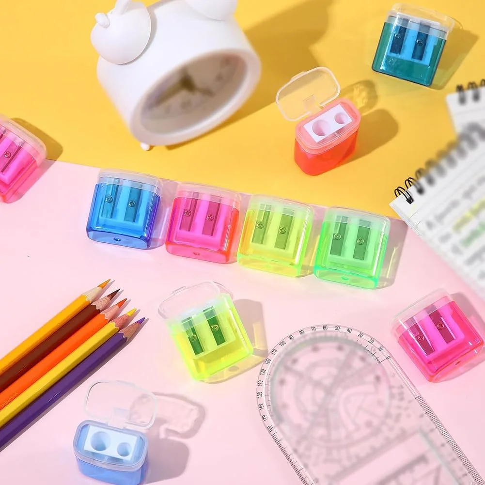 GSHLLO بسته 24 عددی تراش مداد دو سوراخه کوچک با درب، تراش های مداد پلاستیکی دستی، تراش مداد رنگی قابل حمل برای مدرسه و اداره