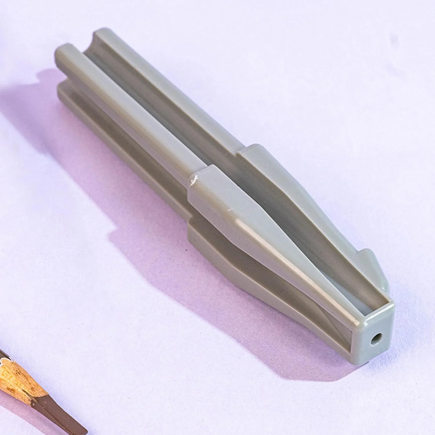 ابزار کمکی چند منظوره تراش مداد ابرو برای تراش دقیق مداد ابرو، خط لب و طراحی ابزار کمکی چند منظوره تراش مداد ابرو برای تراش دقیق مداد ابرو، خط لب و طراحی