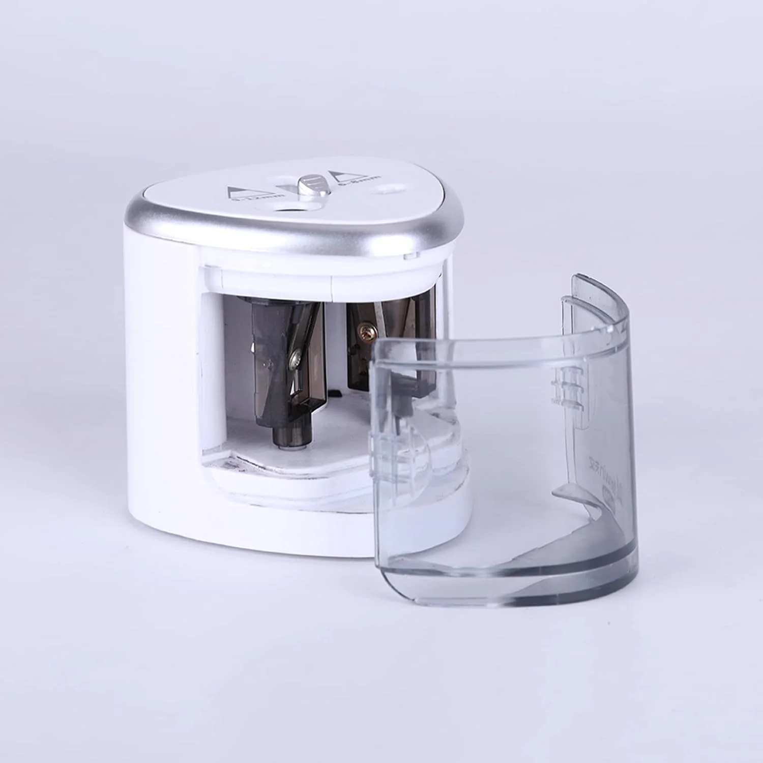 تراش برقی اتوماتیک صورتی با دو سوراخ برای مدادهای 6-8 میلی‌متری و 9-12 میلی‌متری، با باتری کار می‌کند، طراحی جمع و جور برای استفاده در مدرسه و اداره