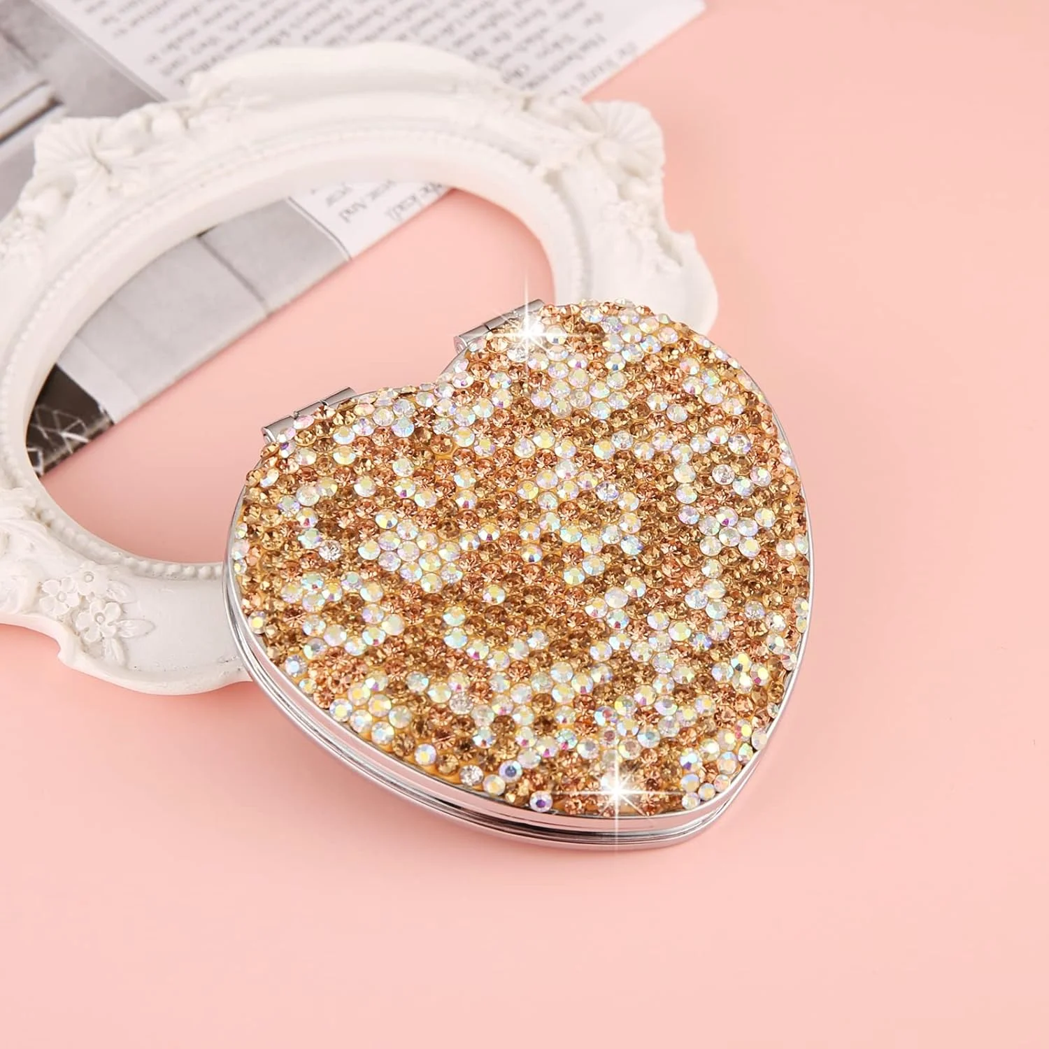 آینه جیبی جمع و جور نگین دار AsAlways، آینه آرایشی مسافرتی قابل حمل و زیبا، آینه دستی تاشو دو طرفه با بزرگنمایی 1x/2x (طلایی)