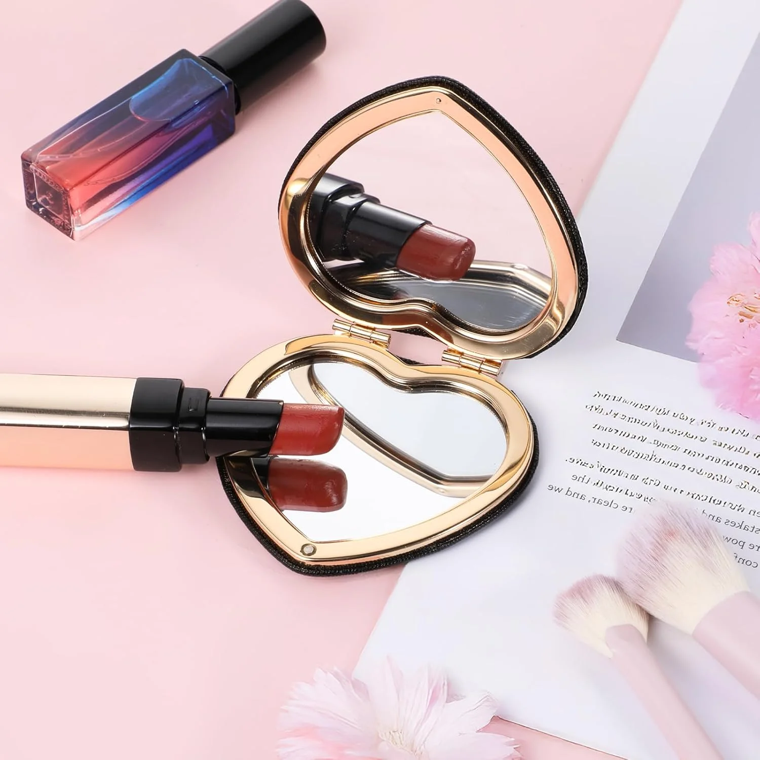 آینه جیبی جمع و جور Apausvcm، آینه تاشو کوچک قابل حمل مینیاتوری به شکل قلب، آینه دو طرفه بزرگنمایی 1X/2X، آینه آرایشی مسافرتی مشکی برای زنان و دختران آینه جیبی جمع و جور Apausvcm، آینه تاشو کوچک قابل حمل مینیاتوری به شکل قلب، آینه دو طرفه بزرگنمایی 1X/2X، آینه آرایشی مسافرتی مشکی برای زنان و دختران