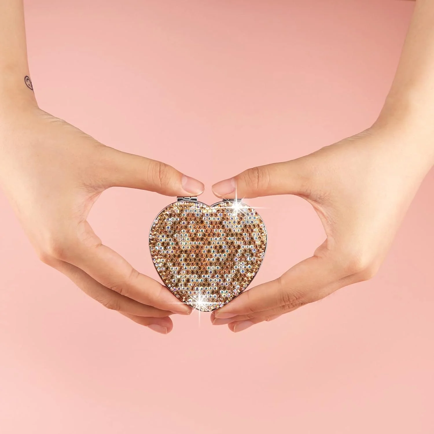 آینه جیبی جمع و جور نگین دار AsAlways، آینه آرایشی مسافرتی قابل حمل و زیبا، آینه دستی تاشو دو طرفه با بزرگنمایی 1x/2x (طلایی)