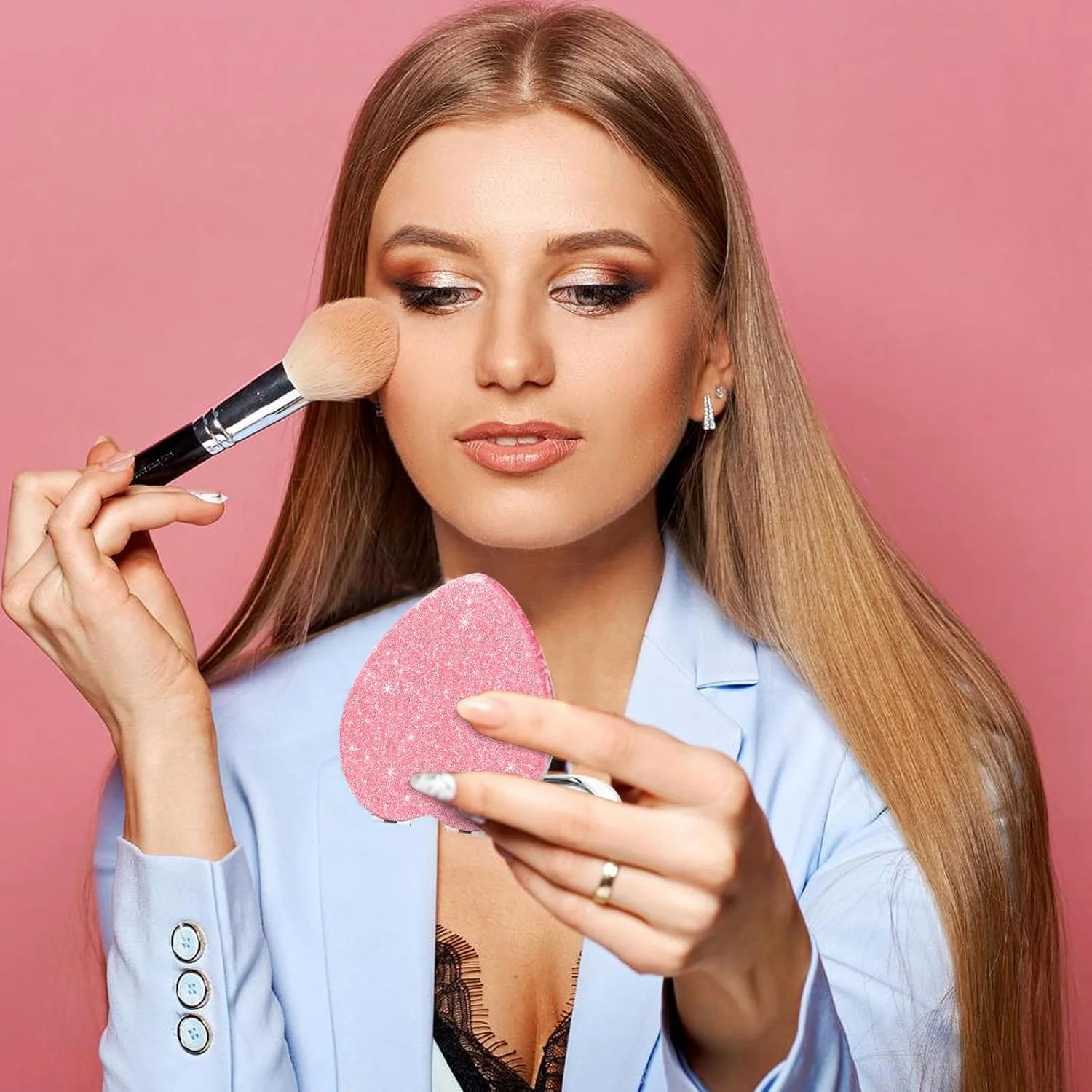 آینه آرایشی قلبی شکل صورتی Ayzylpth، آینه مسافرتی جمع و جور 7.3x7.1 سانتی متری با بزرگنمایی 2 برابر، شیشه ضد شکست، قاب براق و طراحی آسان بازشو برای کیف پول، کیف دستی و آرایش سریع