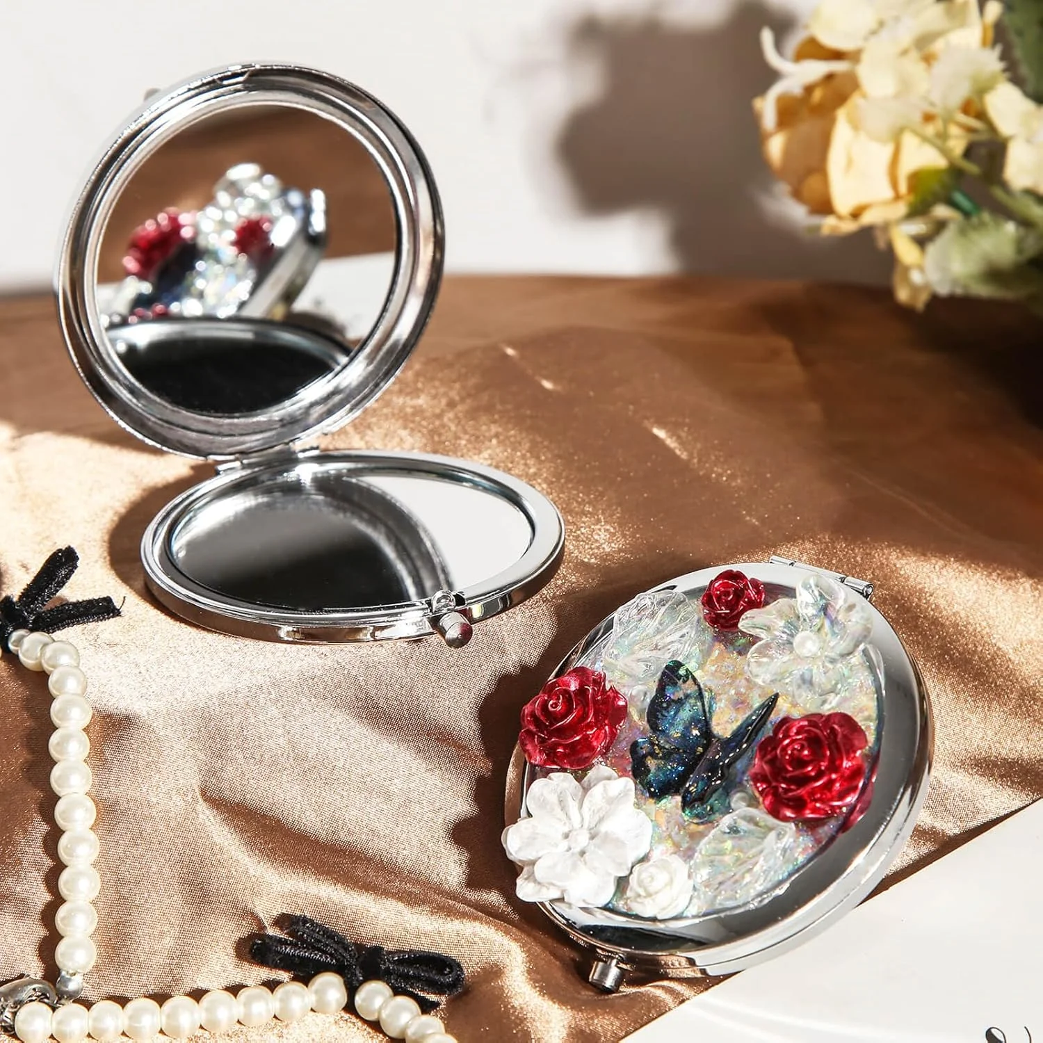 آینه جیبی کوچک Amanman با طرح پروانه، آینه آرایشی تاشو با بزرگنمایی 1 و 2 برابر (نقره ای)