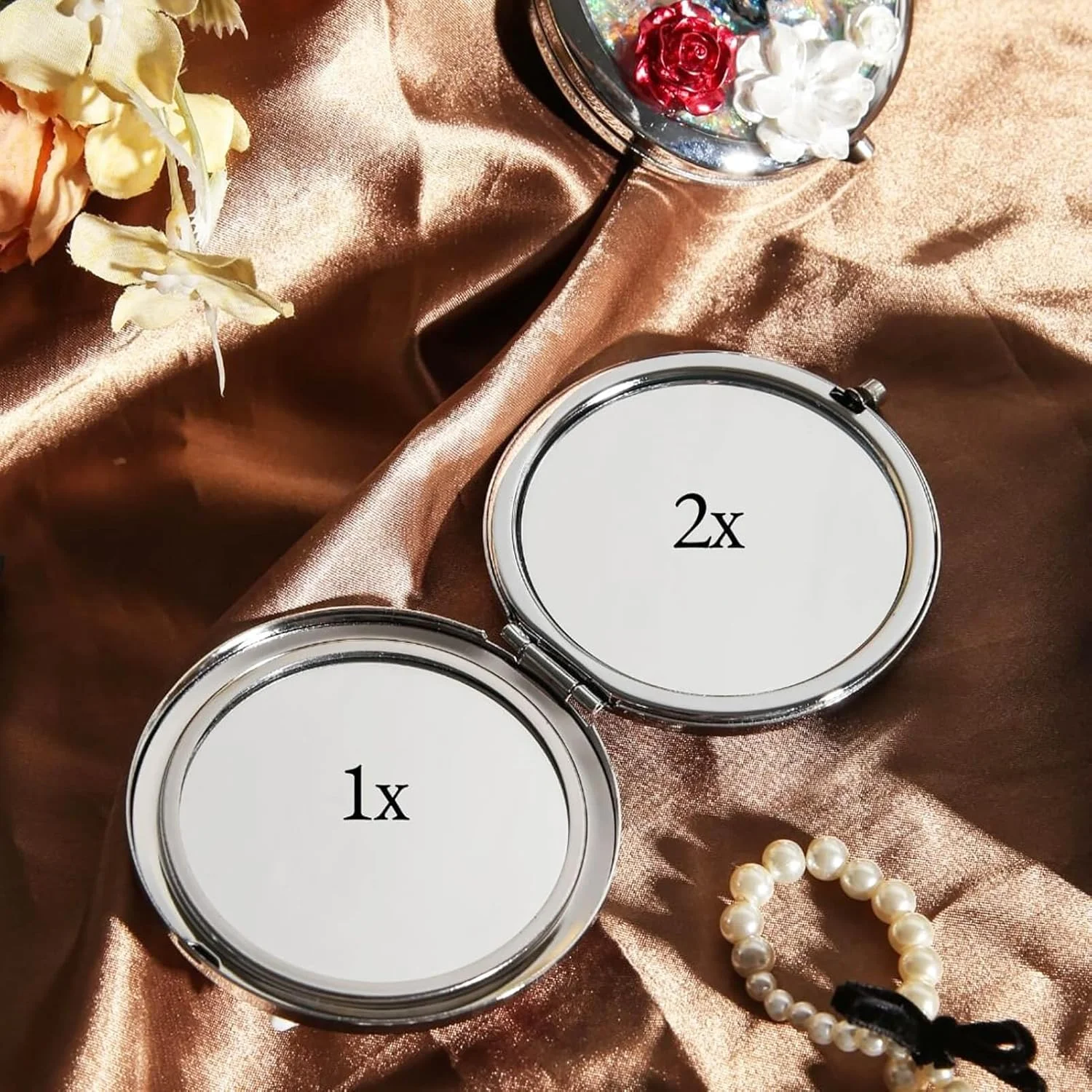 آینه جیبی کوچک Amanman با طرح پروانه، آینه آرایشی تاشو با بزرگنمایی 1 و 2 برابر (نقره ای)