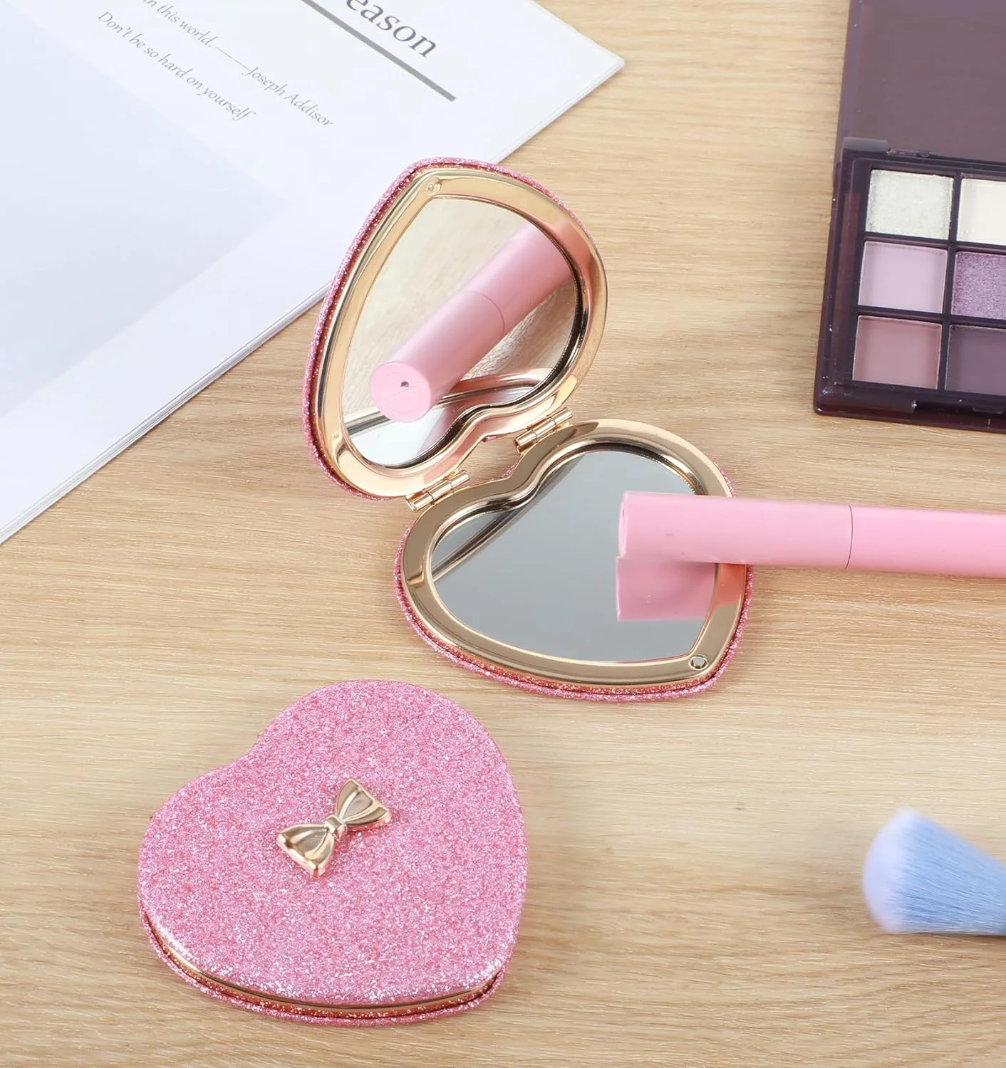 آینه جیبی دو عددی صورتی، آینه تاشو قلبی دو طرفه با طراحی زیبا و بسته شدن مغناطیسی برای دختران، زنان، کودکان، منزل، محل کار، روز ولنتاین