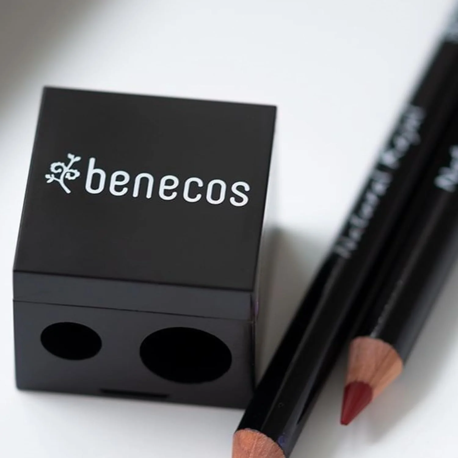 بنکوس - تراش دوتایی برای مدادهای آرایشی - به همراه کاردک تمیز کننده