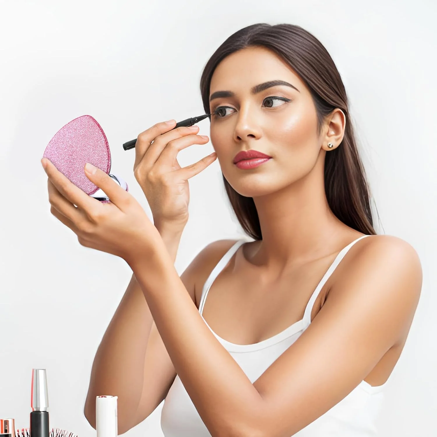 آینه جیبی تاشو قلبی شکل Mabor، آینه دو طرفه قابل حمل با بزرگنمایی 1x/2x، آینه کوچک و فانتزی برای کیف دستی، کیف پول، منزل و محل کار (صورتی)