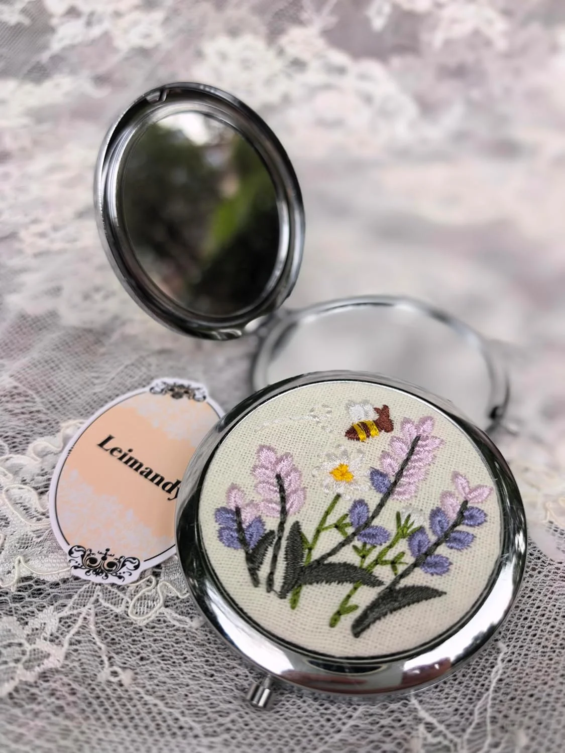 آینه جیبی گلدوزی شده Leimandy دو طرفه 1x/2x بنفش اسطوخودوس آینه های جمع و جور قابل حمل برای کیف پول هدیه روز ولنتاین L1 (اسطوخودوس بنفش) آینه جیبی گلدوزی شده Leimandy دو طرفه 1x/2x بنفش اسطوخودوس آینه های جمع و جور قابل حمل برای کیف پول هدیه روز ولنتاین L1 (اسطوخودوس بنفش)