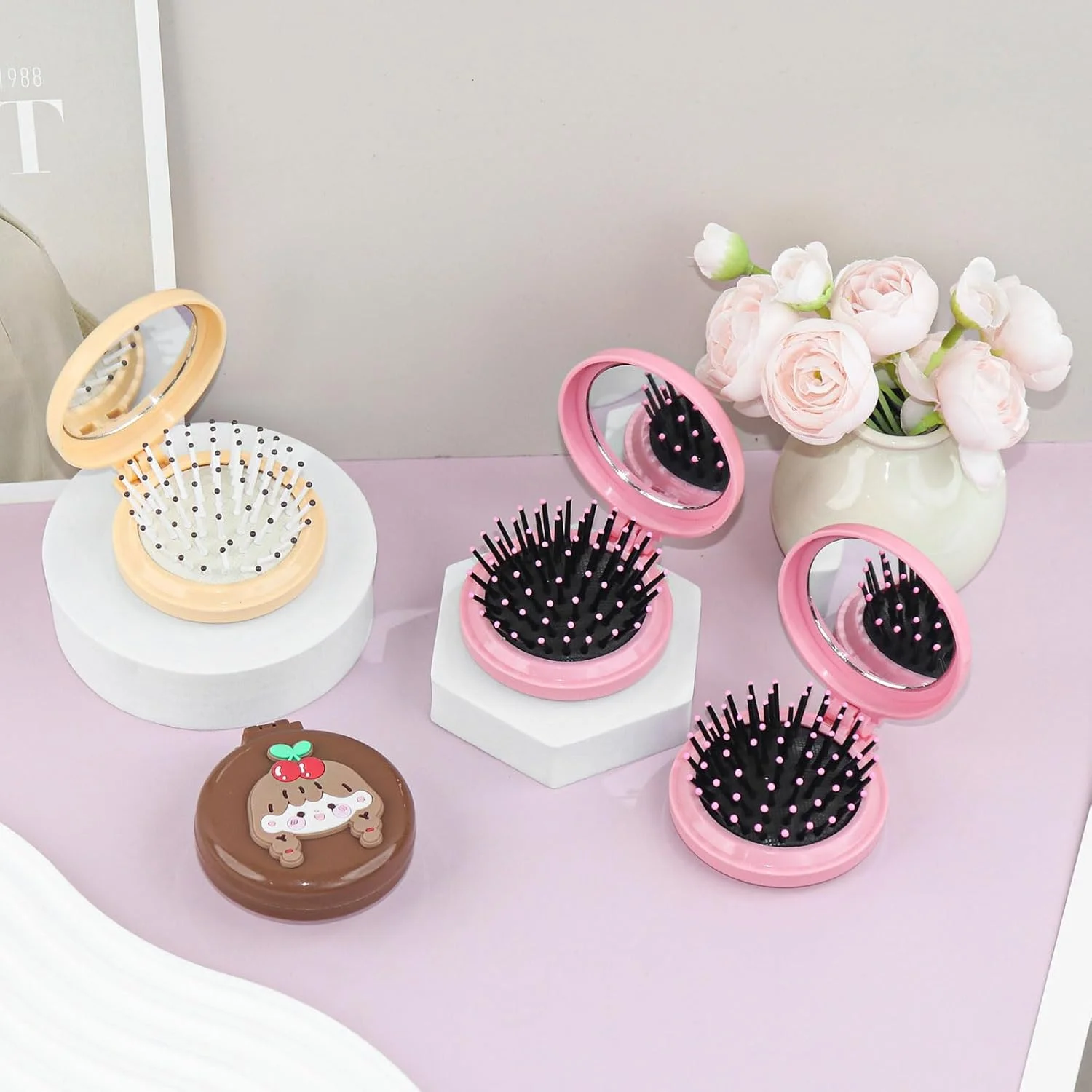 لیلینگستی برس مو آینهدار تاشو 4 رنگ، شانه آینهای جیبی فشرده و زیبا 2 در 1، برس موی مسافرتی کوچک آینه آرایشی برای زنان دختران 8 عدد لیلینگستی برس مو آینهدار تاشو 4 رنگ، شانه آینهای جیبی فشرده و زیبا 2 در 1، برس موی مسافرتی کوچک آینه آرایشی برای زنان دختران 8 عدد