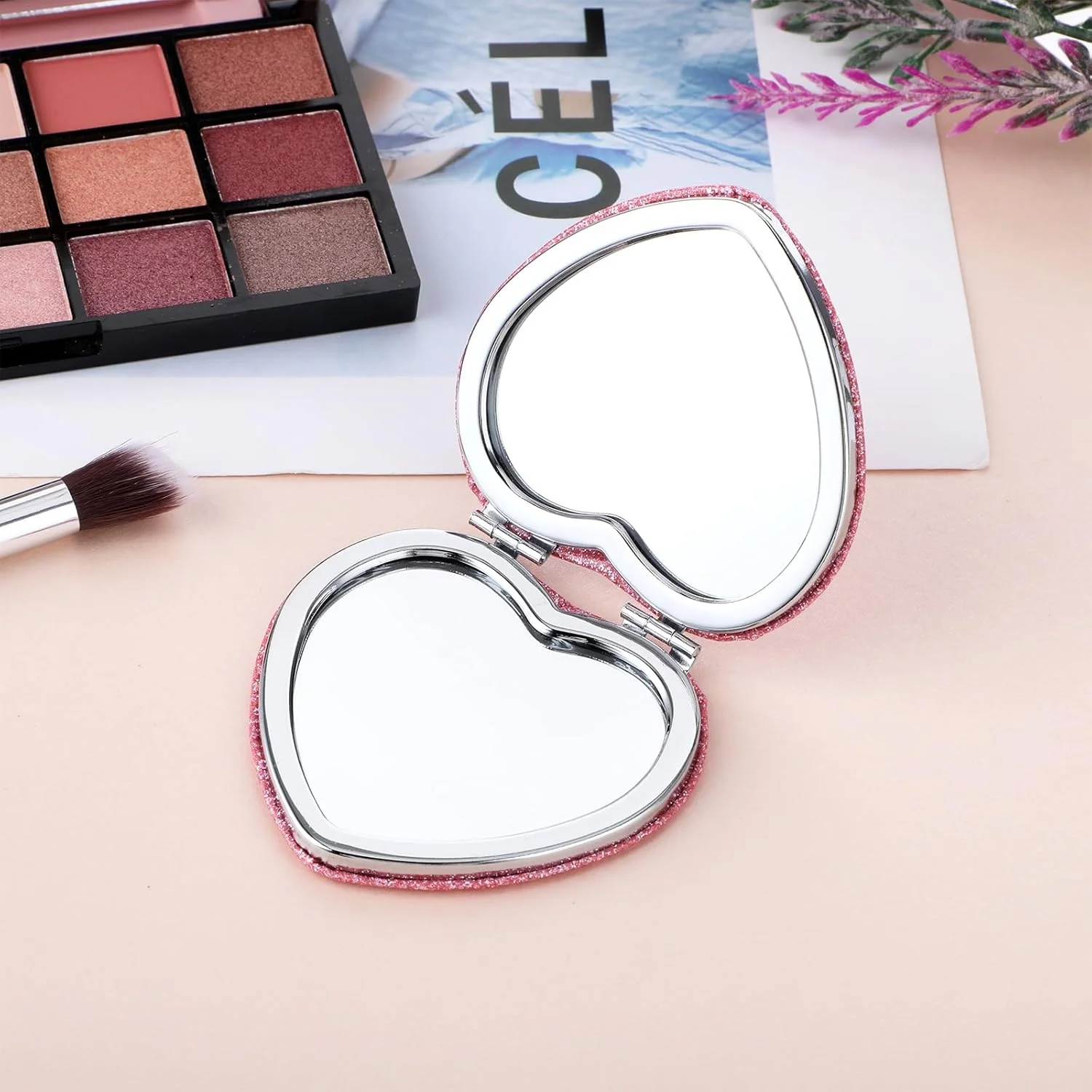 آینه جیبی تاشو قلبی شکل Mabor، آینه دو طرفه قابل حمل با بزرگنمایی 1x/2x، آینه کوچک و فانتزی برای کیف دستی، کیف پول، منزل و محل کار (صورتی)