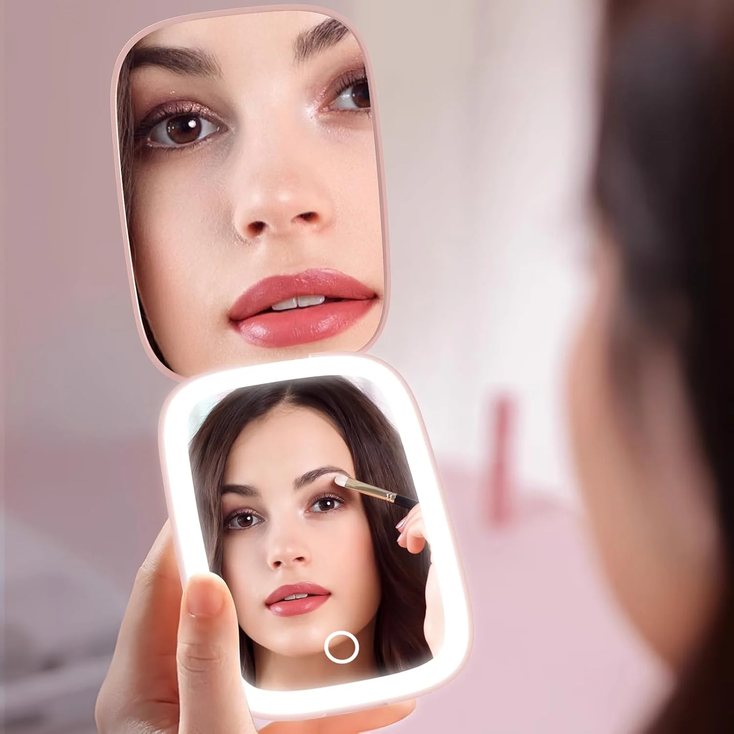 آینه مسافرتی شارژی Mopis با 3 رنگ نور و ویژگی خاموشی خودکار، آینه آرایشی کوچک LED جمع و جور 1X/3X برای کیف پول، هدیه لوازم ضروری مسافرتی برای دختران و زنان - حرف G آینه مسافرتی شارژی Mopis با 3 رنگ نور و ویژگی خاموشی خودکار، آینه آرایشی کوچک LED جمع و جور 1X/3X برای کیف پول، هدیه لوازم ضروری مسافرتی برای دختران و زنان - حرف G