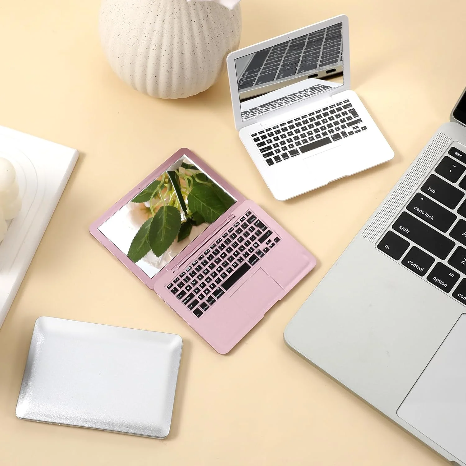 آینه لپ تاپ مینی، 3 عدد آینه آرایشی فشرده کوچک قابل حمل به شکل لپ تاپ، آینه های تاشو کوچک جیبی کامپیوتری برای آرایش منزل، مسافرت، دکوراسیون حیوانات خانگی (نقره ای، رزگلد، سفید)
