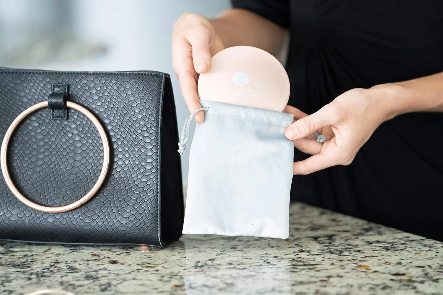 آینه آرایشی دو طرفه جیبی ماورو با بزرگنمایی 10 برابر - صورتی، آینه مسافرتی کوچک 10 سانتی متری مناسب کیف پول (صورتی) آینه آرایشی دو طرفه جیبی ماورو با بزرگنمایی 10 برابر - صورتی، آینه مسافرتی کوچک 10 سانتی متری مناسب کیف پول (صورتی)