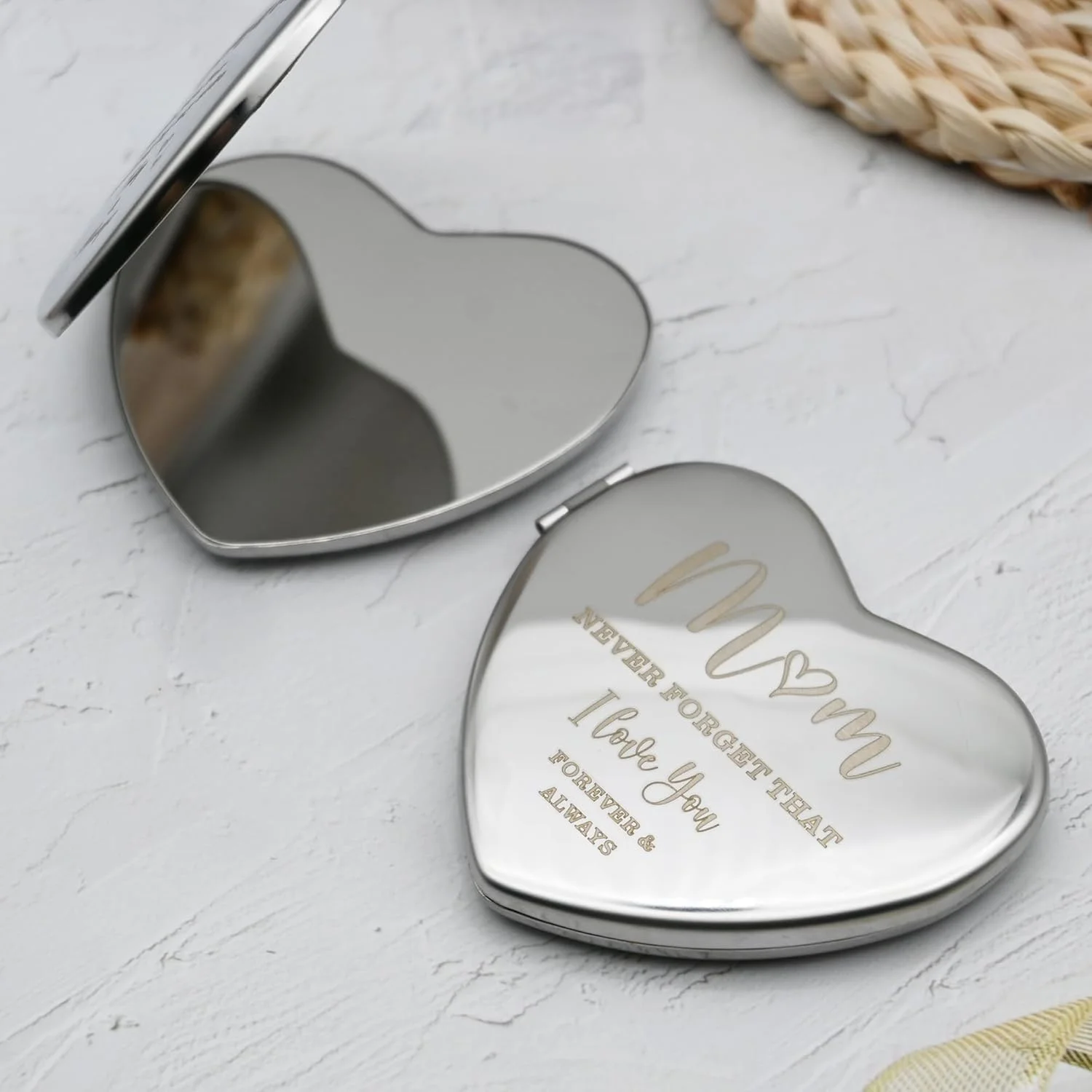 آینه جیبی فشرده طرح قلب KUALEENG، هدیه ای برای مادر، آینه آرایشی نقره ای فلزی قابل حمل برای کیف دستی، هدیه تولد برای مادر از طرف دختر یا پسر، مامان، هرگز فراموش نکن که دوستت دارم آینه جیبی فشرده طرح قلب KUALEENG، هدیه ای برای مادر، آینه آرایشی نقره ای فلزی قابل حمل برای کیف دستی، هدیه تولد برای مادر از طرف دختر یا پسر، مامان، هرگز فراموش نکن که دوستت دارم