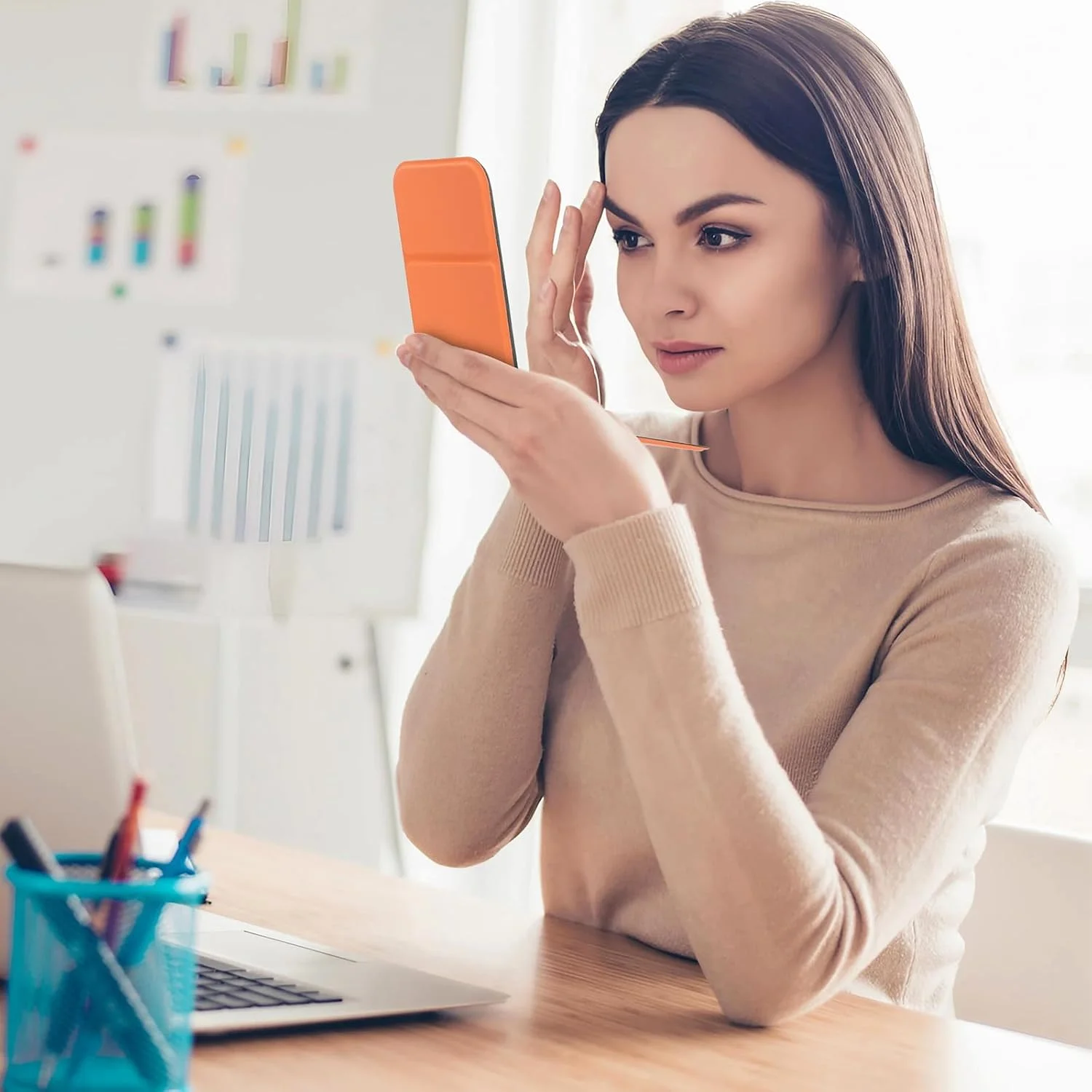 آینه دستی Korutomi، فوق العاده نازک و سبک، قابل حمل، تاشو، آینه مسافرتی جمع و جور برای کمپینگ، خانه، دفتر، آینه کوچک برای جیب و کیف، مناسب برای هدیه (صورتی)