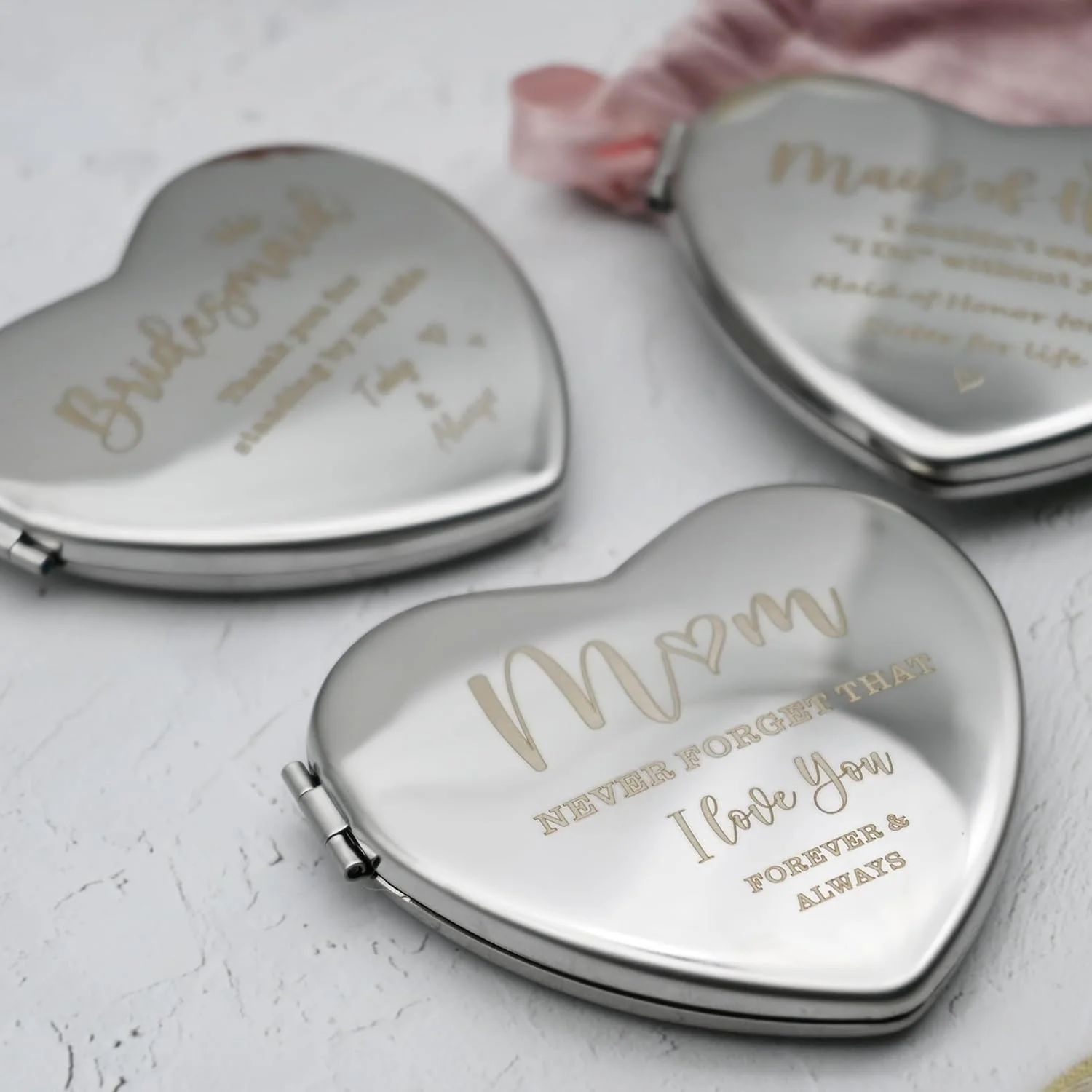 آینه جیبی فشرده طرح قلب KUALEENG، هدیه ای برای مادر، آینه آرایشی نقره ای فلزی قابل حمل برای کیف دستی، هدیه تولد برای مادر از طرف دختر یا پسر، مامان، هرگز فراموش نکن که دوستت دارم آینه جیبی فشرده طرح قلب KUALEENG، هدیه ای برای مادر، آینه آرایشی نقره ای فلزی قابل حمل برای کیف دستی، هدیه تولد برای مادر از طرف دختر یا پسر، مامان، هرگز فراموش نکن که دوستت دارم