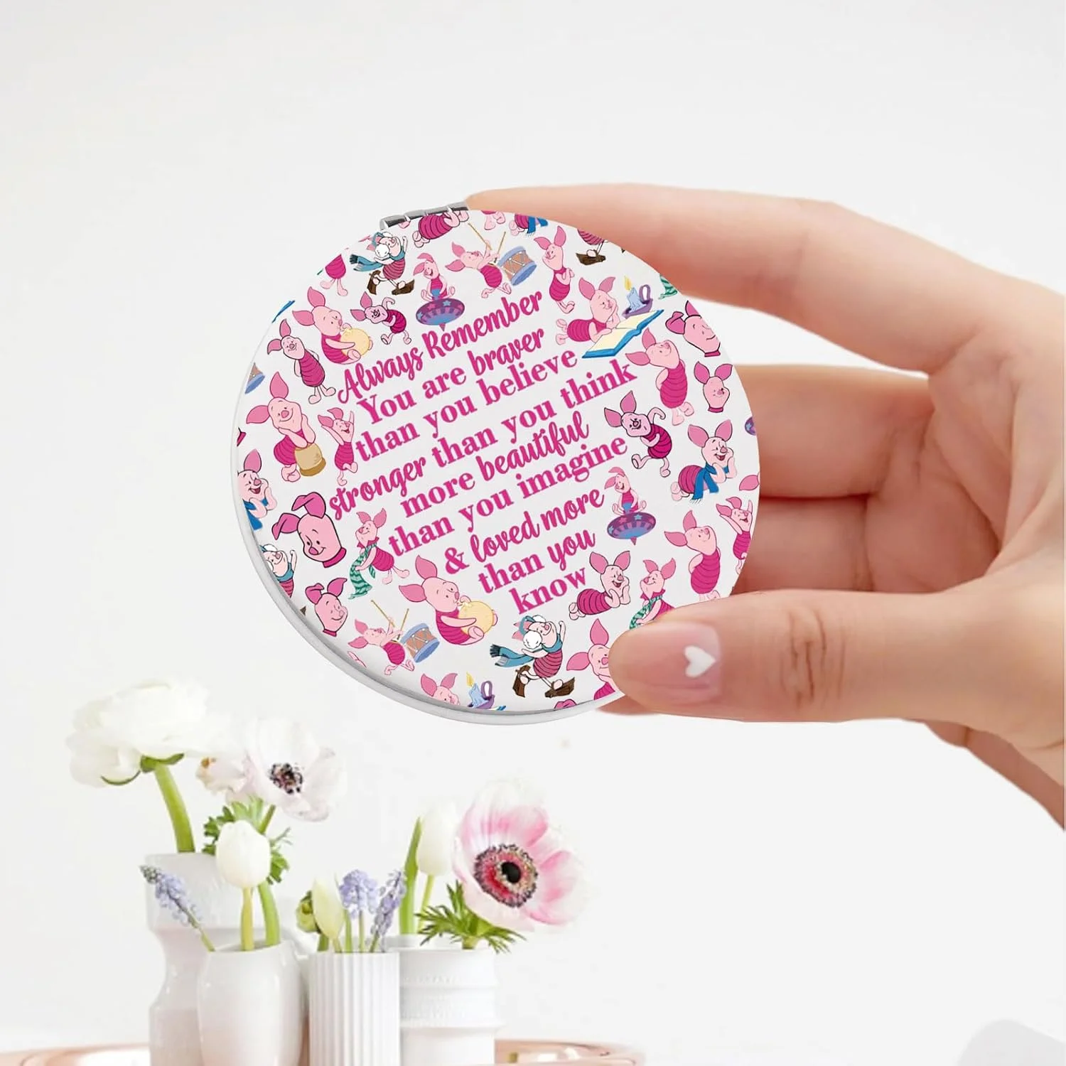 آینه جیبی خوکچه KEYCHIN، هدیه ای برای طرفداران خوکچه - تو شجاع تر، قوی تر و باهوش تر از آن چیزی هستی که فکر می کنی - آینه جمع و جور خوکچه برای زنان و دختران (خوکچه-سفید)