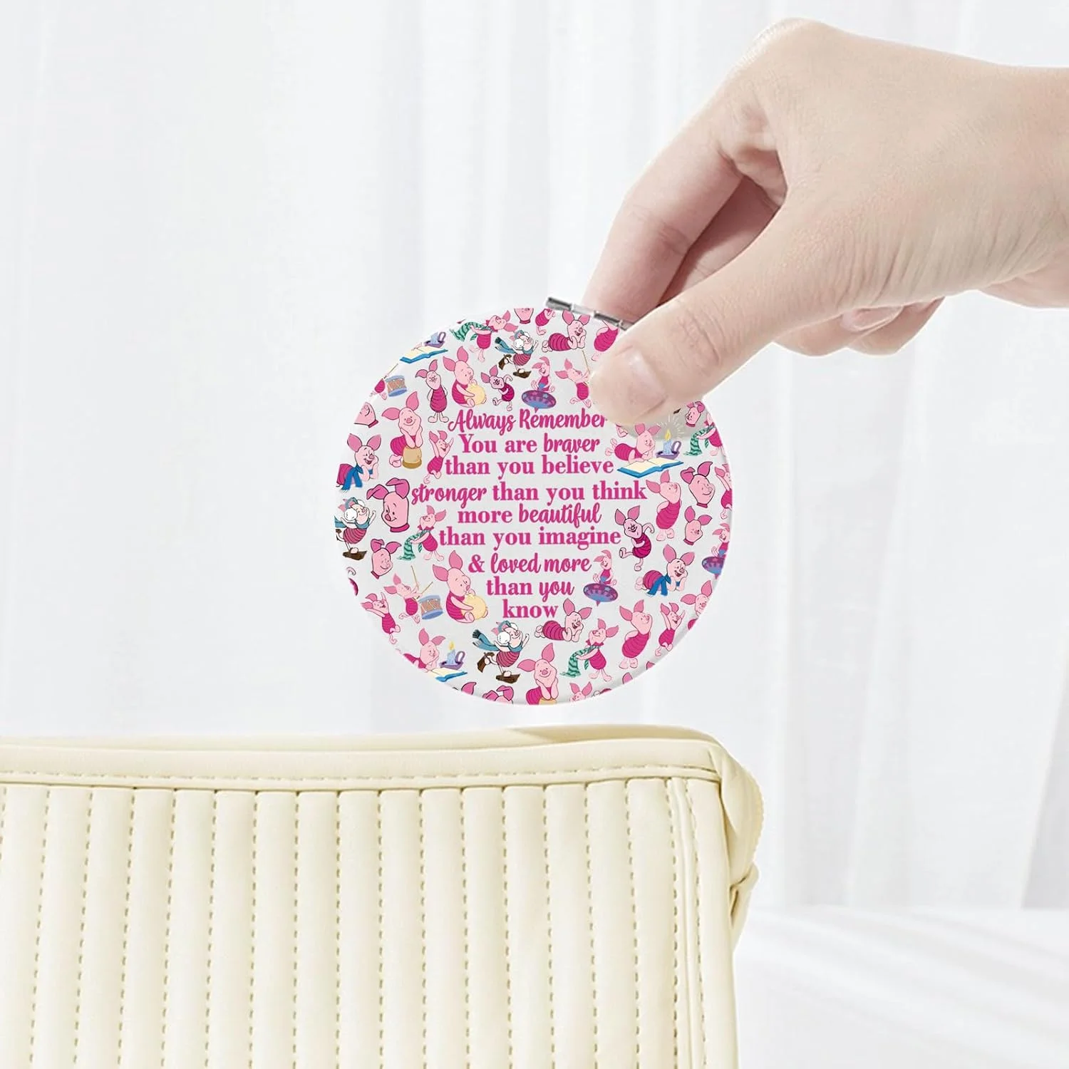 آینه جیبی خوکچه KEYCHIN، هدیه ای برای طرفداران خوکچه - تو شجاع تر، قوی تر و باهوش تر از آن چیزی هستی که فکر می کنی - آینه جمع و جور خوکچه برای زنان و دختران (خوکچه-سفید)