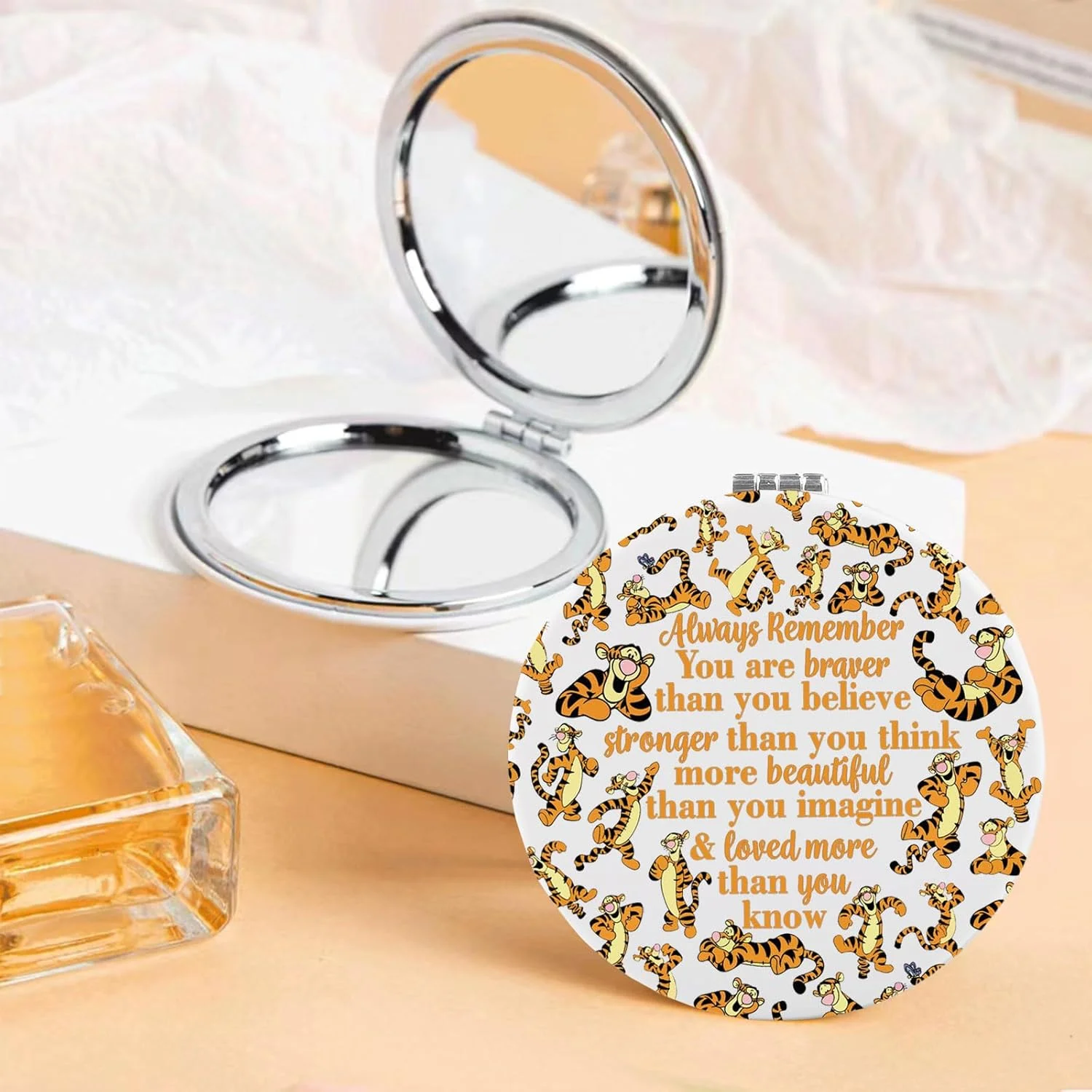 آینه جیبی تیگر KEYCHIN، هدیه ای برای طرفداران فیلم های کارتونی، تو شجاع تر، قوی تر و باهوش تر از آن چیزی هستی که فکر می کنی، آینه آرایشی جمع و جور برای زنان، دختران و نوجوانان (تیگر-سفید) آینه جیبی تیگر KEYCHIN، هدیه ای برای طرفداران فیلم های کارتونی، تو شجاع تر، قوی تر و باهوش تر از آن چیزی هستی که فکر می کنی، آینه آرایشی جمع و جور برای زنان، دختران و نوجوانان (تیگر-سفید)