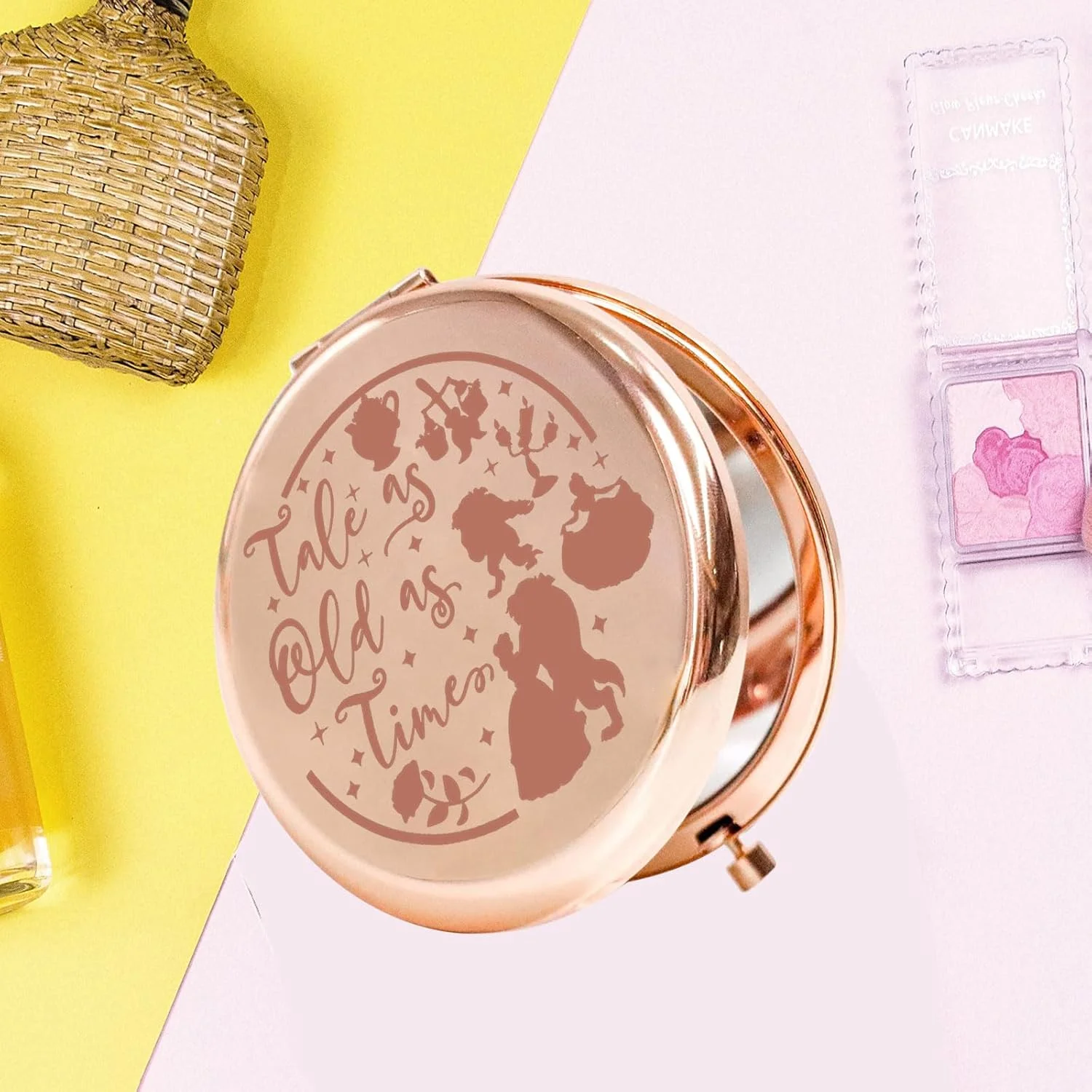 آینه جیبی پرنسس بل KEYCHIN، هدیه ای با طرح رز و زیبایی پرنسس، داستانی به قدمت زمان، آینه آرایشی جمع و جور بل، مرچ فیلم دیو و دلبر (طرح Tale As Old-RG) آینه جیبی پرنسس بل KEYCHIN، هدیه ای با طرح رز و زیبایی پرنسس، داستانی به قدمت زمان، آینه آرایشی جمع و جور بل، مرچ فیلم دیو و دلبر (طرح Tale As Old-RG)