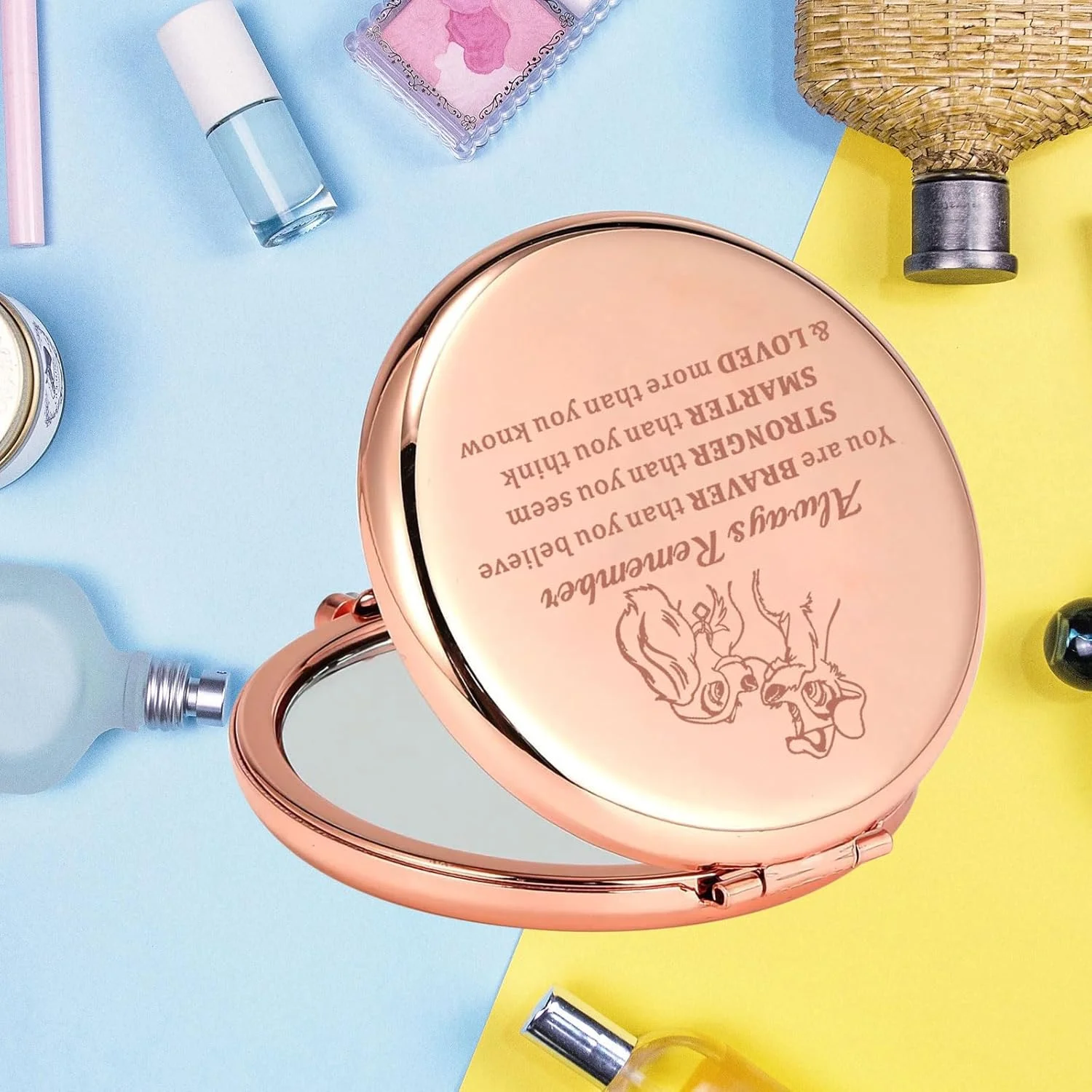 آینه جیبی سگی زنانه KEYCHIN، هدیه ای برای طرفداران سگ ولگرد. تو شجاع تر، قوی تر و باهوش تر از آن چیزی هستی که فکر می کنی. آینه جمع و جور زوج سگ ولگرد (سگ زنانه-RG)