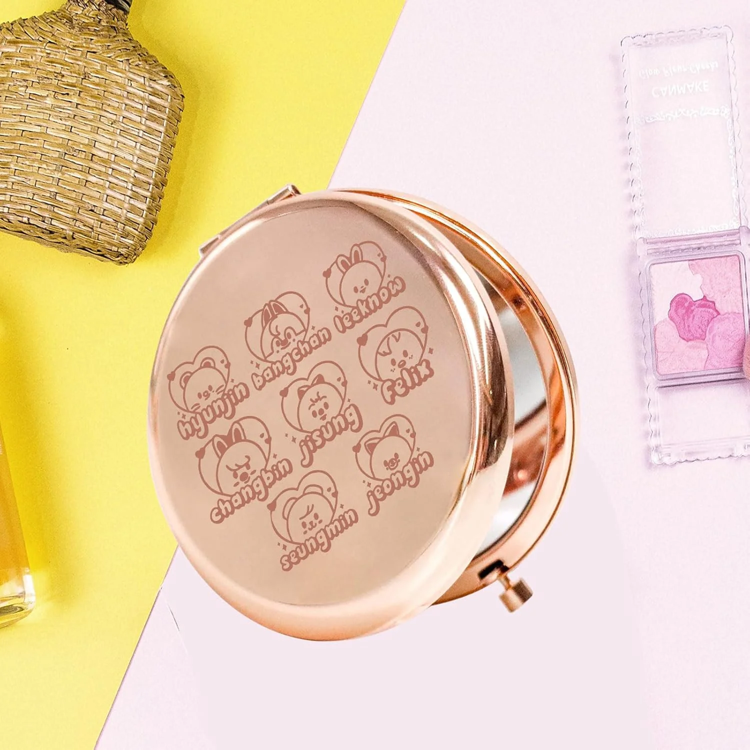 آینه جیبی کی-پاپ KEYCHIN، هدیه ای برای طرفداران گروه های کره ای، آینه آرایشی جمع و جور اعضای گروه کی-پاپ (هیونجین کی-پاپ) آینه جیبی کی-پاپ KEYCHIN، هدیه ای برای طرفداران گروه های کره ای، آینه آرایشی جمع و جور اعضای گروه کی-پاپ (هیونجین کی-پاپ)