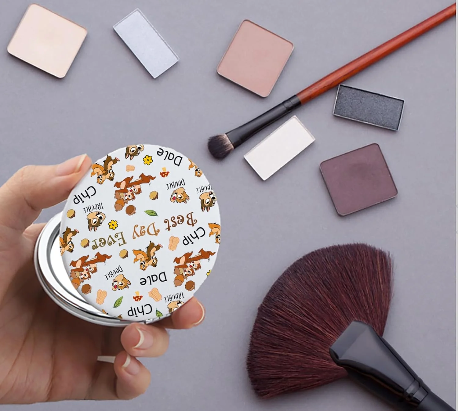 آینه جیبی با طرح چیپ و دیل FAADBUK، هدیه ای برای دوستداران چیپ و دیل، کالای چیپ و دیل برای او (آینه چیپ و دیل)