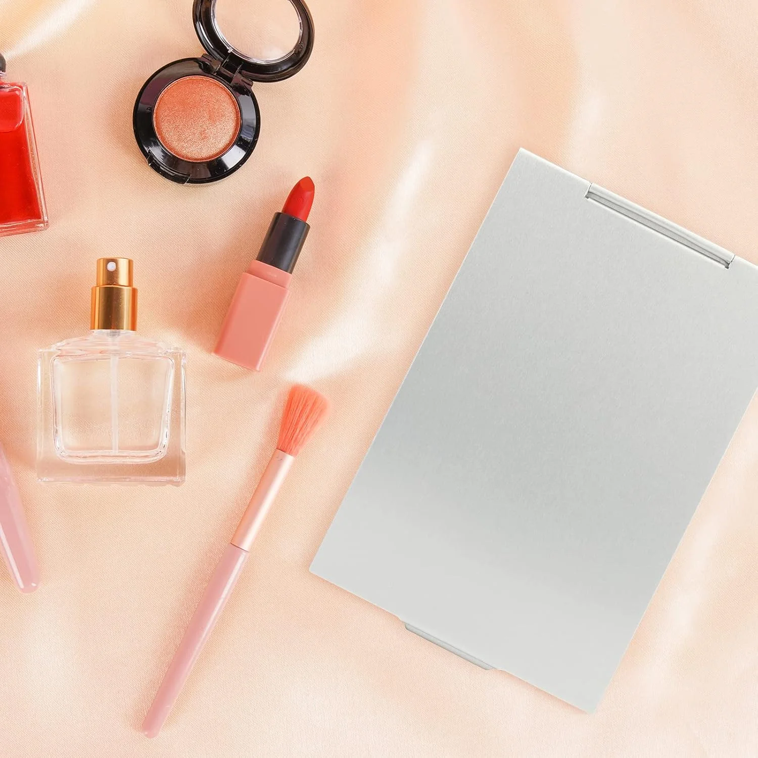 آینه مسافرتی کوچک G2PLUS، آینه تاشو قابل حمل، آینه جیبی جمع و جور برای اصلاح، کمپینگ و آرایش، شیشه رومیزی کوچک 11.5 سانتی متر * 8 سانتی متر * 0.25 سانتی متر (نقره ای) (نقره ای)