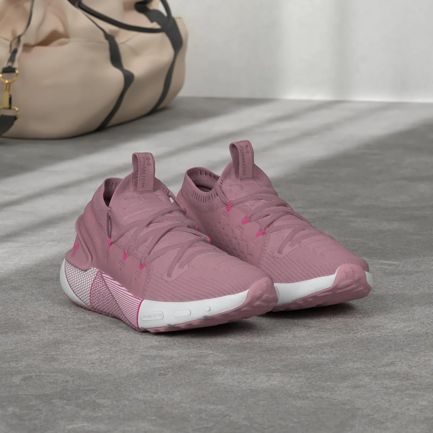 آندر آرمور زنانه HOVR Phantom 3، پارچه مصنوعی، سفید آبی، سایز 8.5 آندر آرمور زنانه HOVR Phantom 3، پارچه مصنوعی، سفید آبی، سایز 8.5