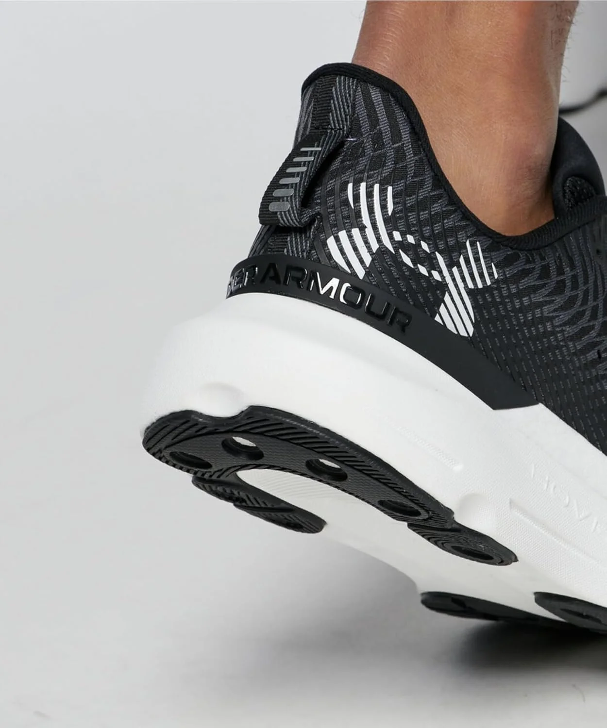 کفش دویدن زنانه آندر آرمور Infinite 6