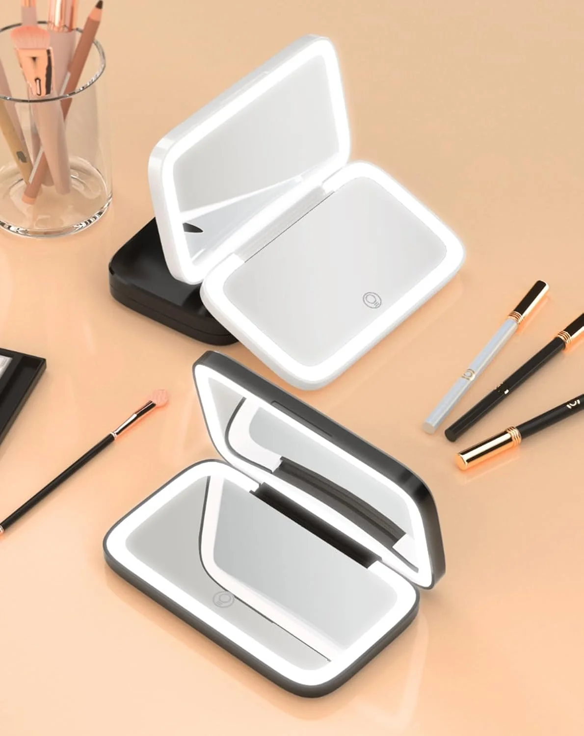 آینه آرایشی مربعی کوچک Meichoon با بزرگنمایی 5 برابر، آینه آرایشی تاشو، آینه جیبی جمع و جور دو طرفه قابل حمل، شارژ USB مدل UK21 سفید