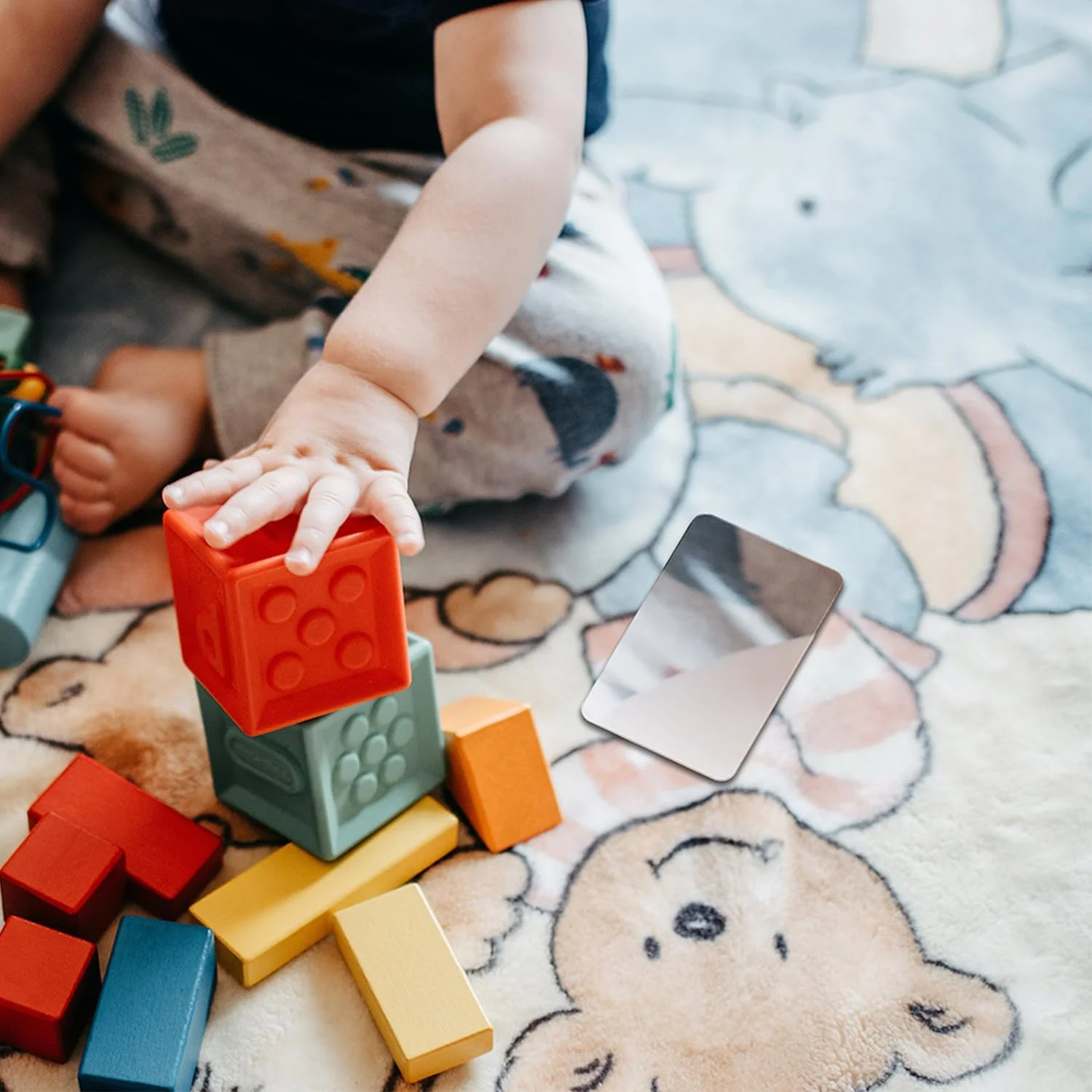 آینه دستی MAGATI - دو طرفه، فوق العاده باریک، آینه پلاستیکی جمع و جور برای کیف دستی و کیف، آینه آرایشی کوچک، آینه آرایش 8 × 4.5 سانتی متر، بسته 2 عددی