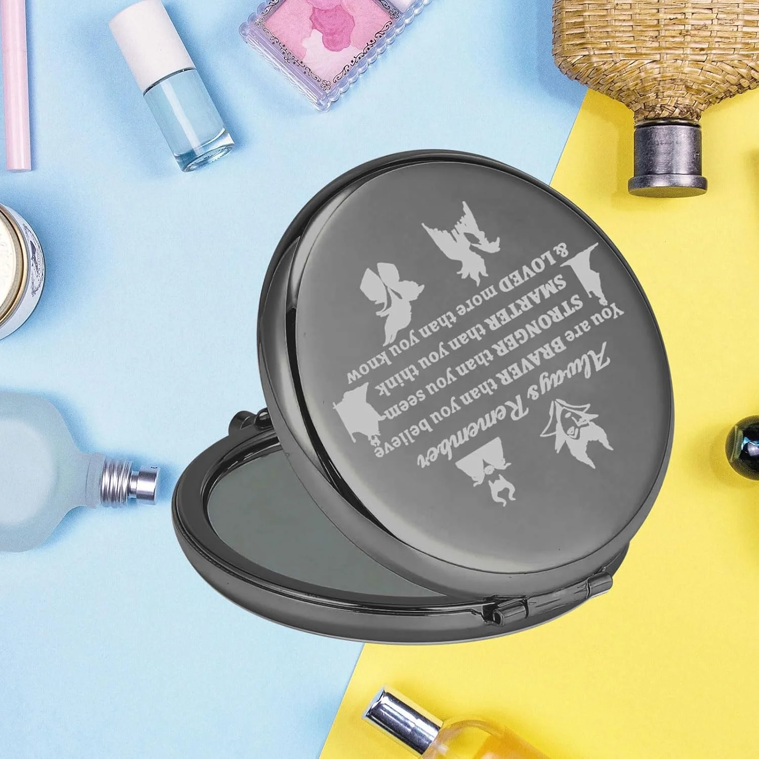 آینه جیبی ملکه شیطانی KEYCHIN، هدیه ای برای طرفداران فیلم های شرور. تو شجاع تر، قوی تر و باهوش تر از آن چیزی هستی که فکر می کنی. آینه جمع و جور برای زنان، دختران و نوجوانان (شرور همیشه - BL)