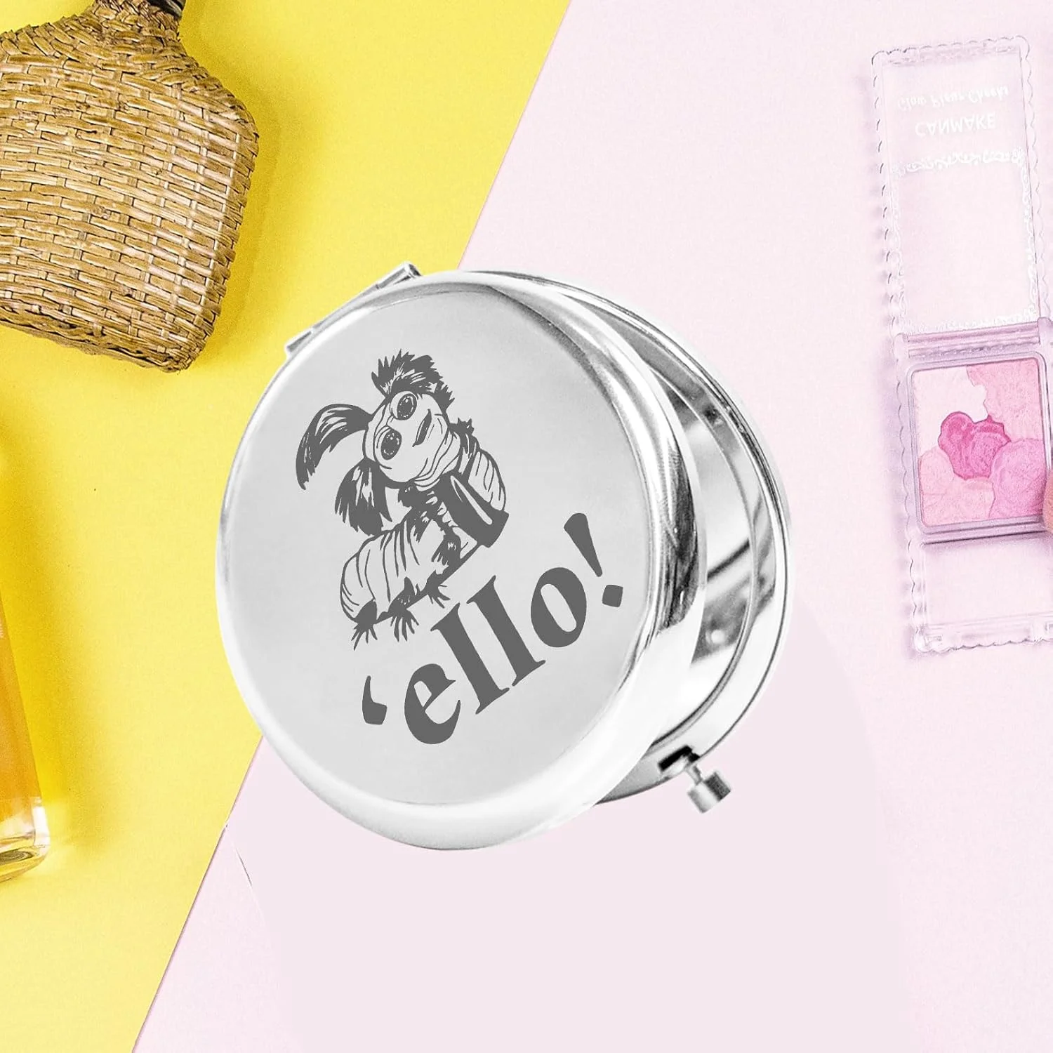 آینه جیبی کرم الا KEYCHIN، هدیه ای برای طرفداران فیلم، آینه آرایشی جمع و جور الا برای زنان و دختران (Ello-S) آینه جیبی کرم الا KEYCHIN، هدیه ای برای طرفداران فیلم، آینه آرایشی جمع و جور الا برای زنان و دختران (Ello-S)