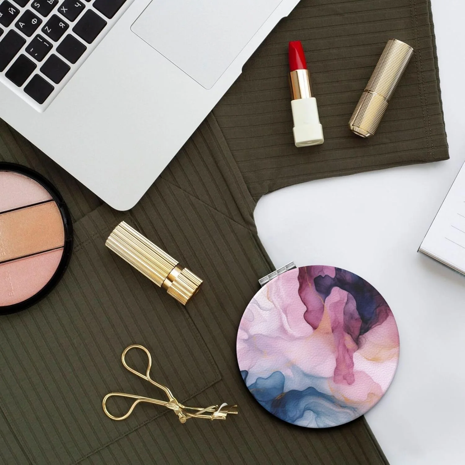 آینه جیبی تاشو Keluki با طرح انتزاعی پاستیلی، آبی تیره، سرخ و طلایی، چرمی PU گرد، قابل حمل، کوچک، دو طرفه و بزرگنمایی کننده، 2.6 اینچ آینه جیبی تاشو Keluki با طرح انتزاعی پاستیلی، آبی تیره، سرخ و طلایی، چرمی PU گرد، قابل حمل، کوچک، دو طرفه و بزرگنمایی کننده، 2.6 اینچ