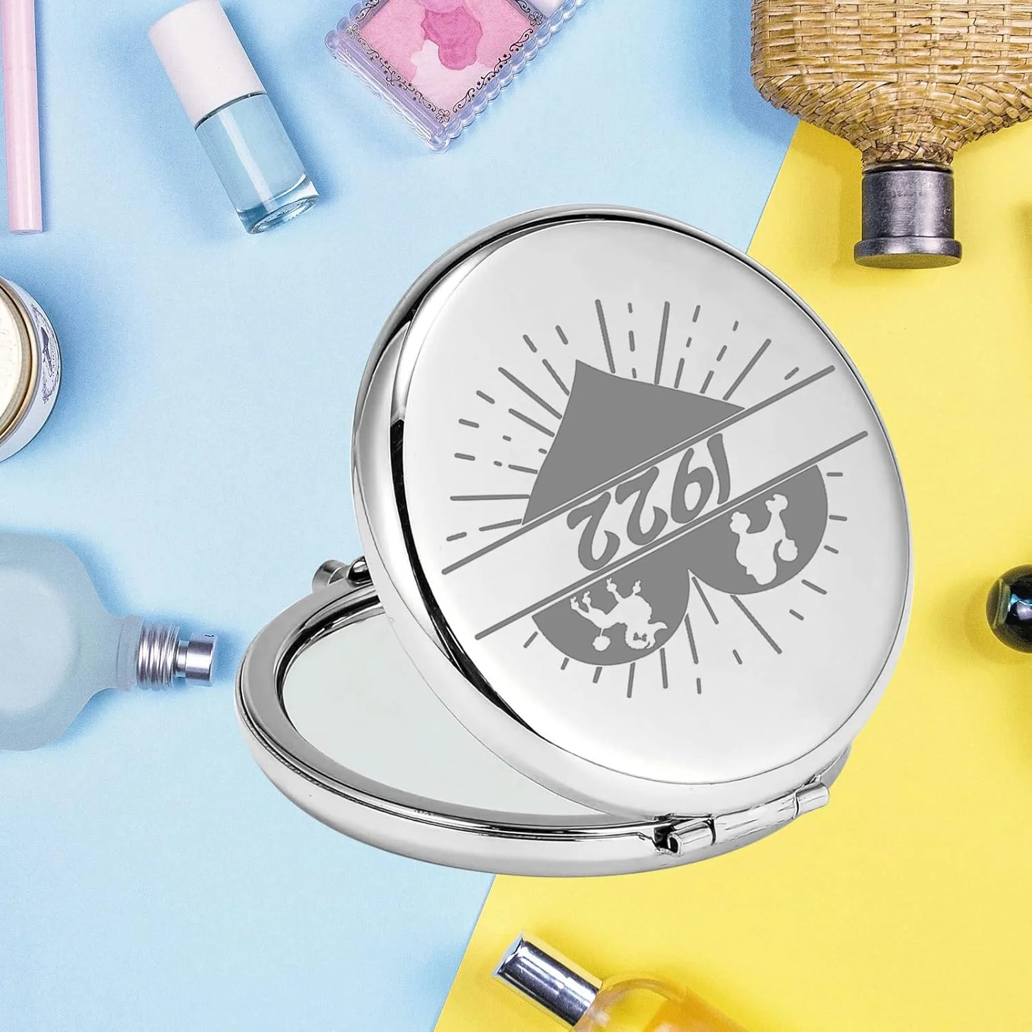 آینه جیبی KEYCHIN 1922 انجمن خواهری سیگما گاما رو، هدیه ای الهام گرفته از انجمن خواهری SGR 1913، آینه آرایشی جمع و جور برای زنان، دختران و نوجوانان (آینه 1922) آینه جیبی KEYCHIN 1922 انجمن خواهری سیگما گاما رو، هدیه ای الهام گرفته از انجمن خواهری SGR 1913، آینه آرایشی جمع و جور برای زنان، دختران و نوجوانان (آینه 1922)