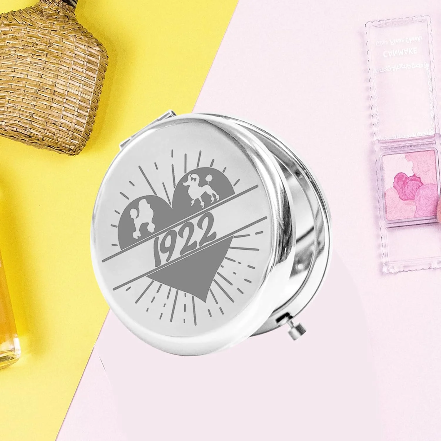 آینه جیبی KEYCHIN 1922 انجمن خواهری سیگما گاما رو، هدیه ای الهام گرفته از انجمن خواهری SGR 1913، آینه آرایشی جمع و جور برای زنان، دختران و نوجوانان (آینه 1922) آینه جیبی KEYCHIN 1922 انجمن خواهری سیگما گاما رو، هدیه ای الهام گرفته از انجمن خواهری SGR 1913، آینه آرایشی جمع و جور برای زنان، دختران و نوجوانان (آینه 1922)